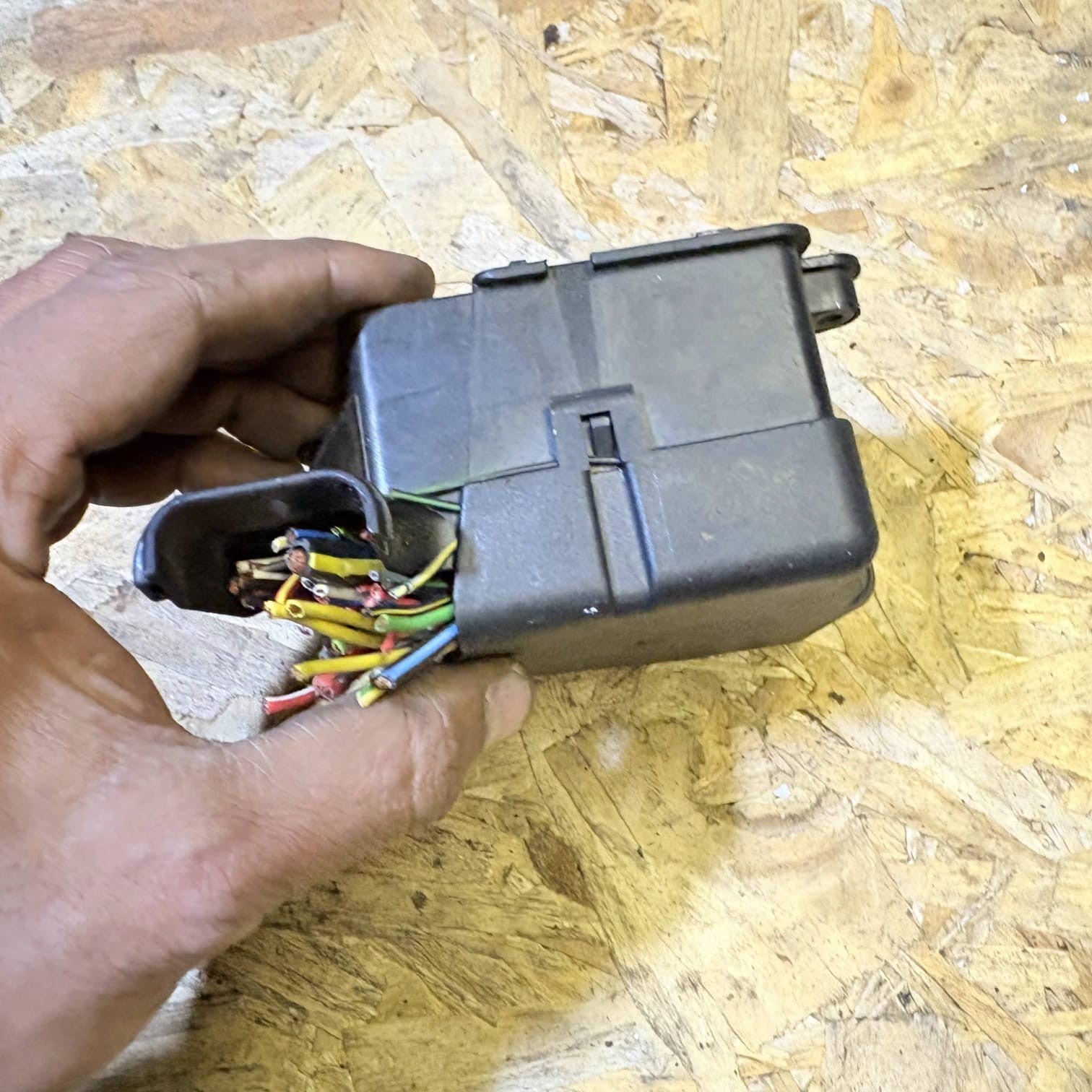 Audi A4 B5 8D2 1.9 TDI AFN/AVG Fuse Box Relay Panel 1995-2000 UK857764-68