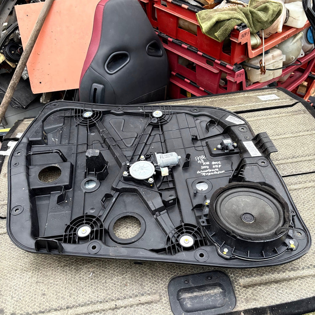 KIA SOUL MK2 2014-2019 FRONT LEFT WINDOW REGULATOR MOTOR 82470-B2080 82450-B2000