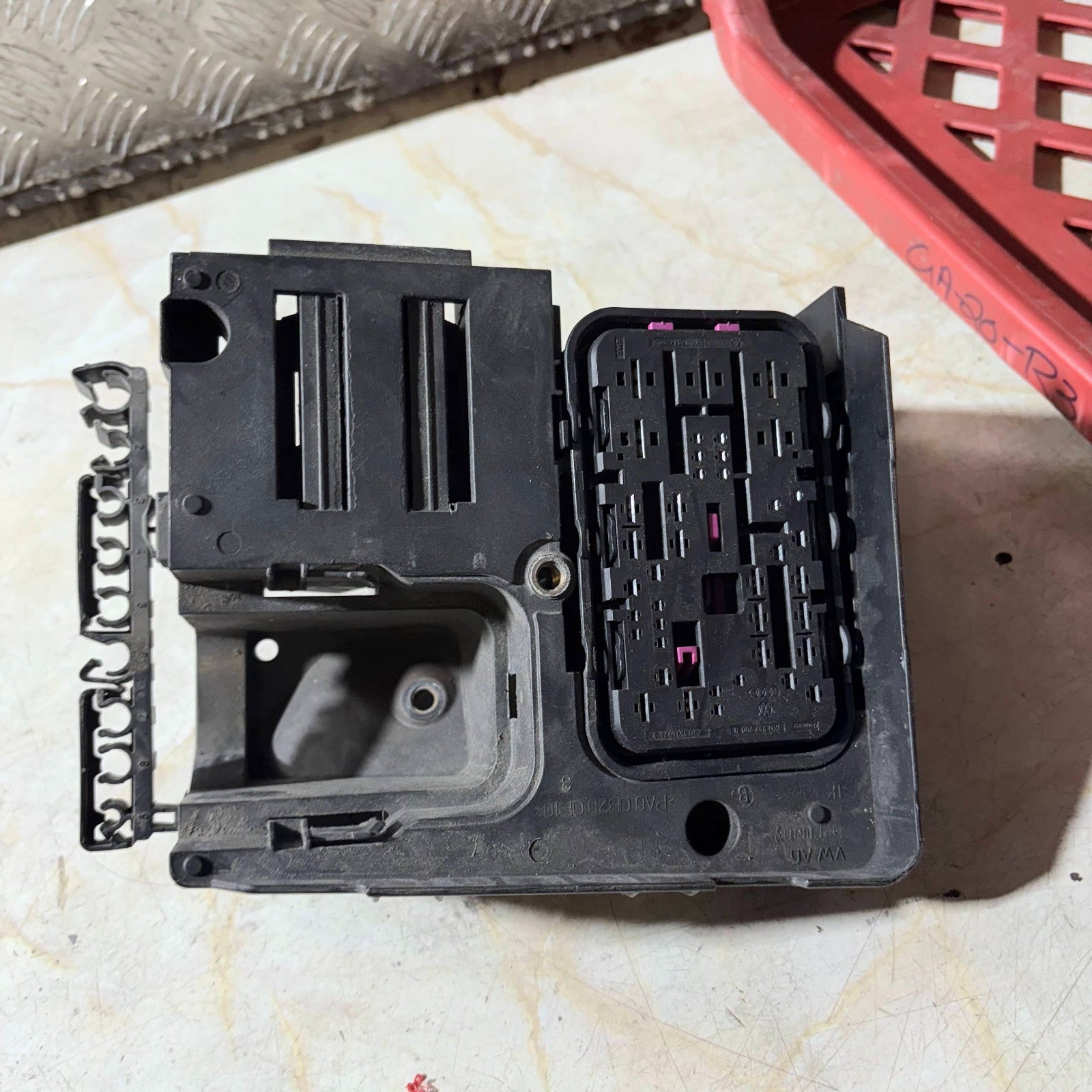 VW Golf Mk5 1K Engine Bay Fuse/Relay Box Base 1K0937507B 2003-2009