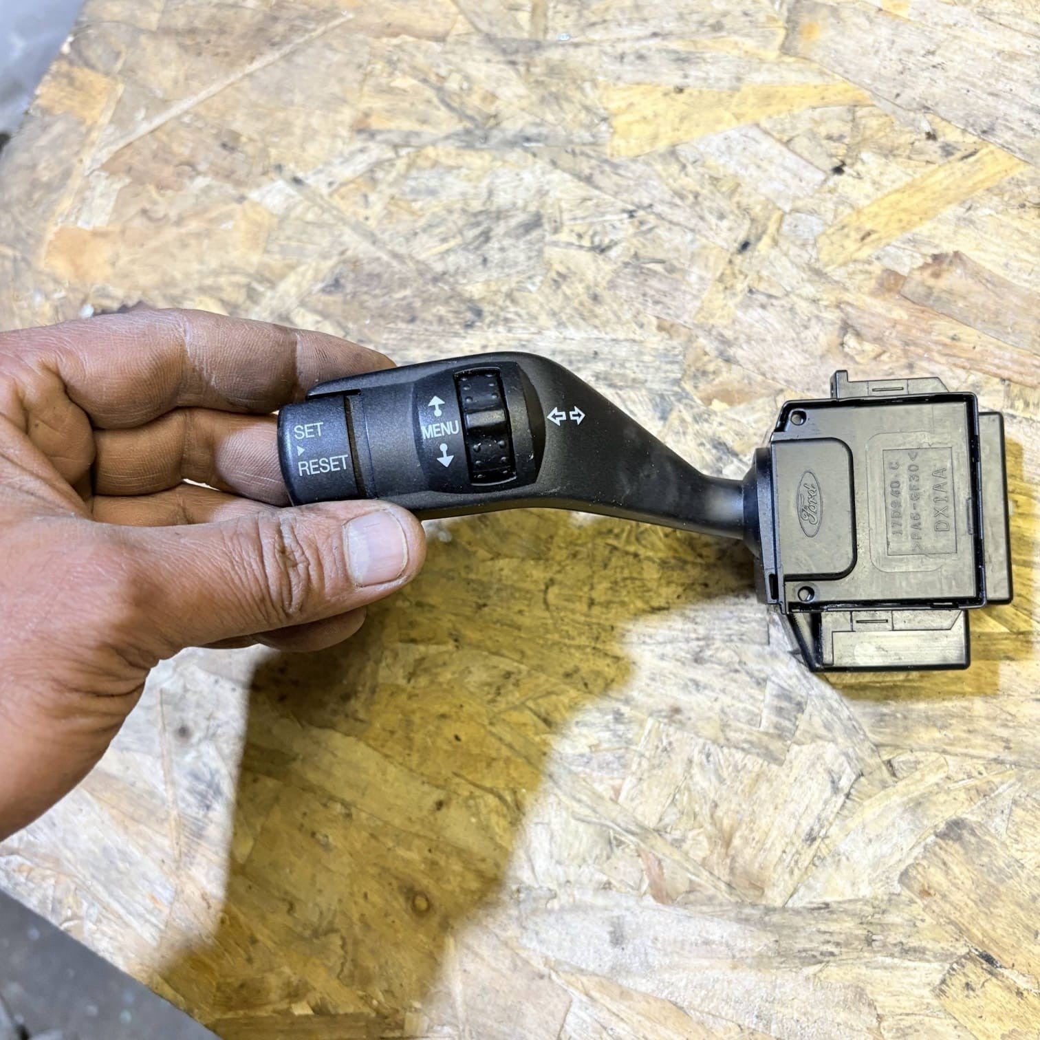 FORD FOCUS C-MAX KUGA TRANSIT INDICATOR STALK TURN SIGNAL SWITCH 17D940C