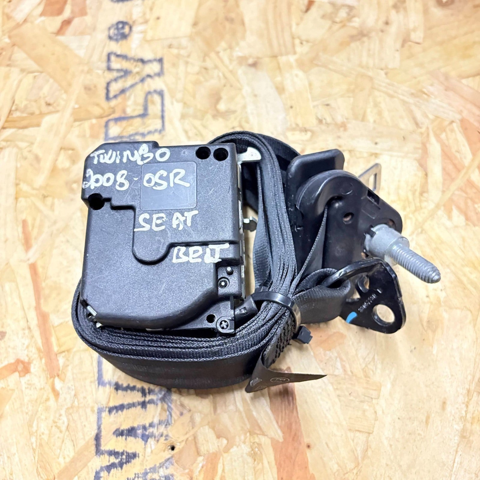 RENAULT TWINGO 2007-2008 3DR SEAT BELT REAR DRIVERS SIDE OFFSIDE RIGHT 33059526