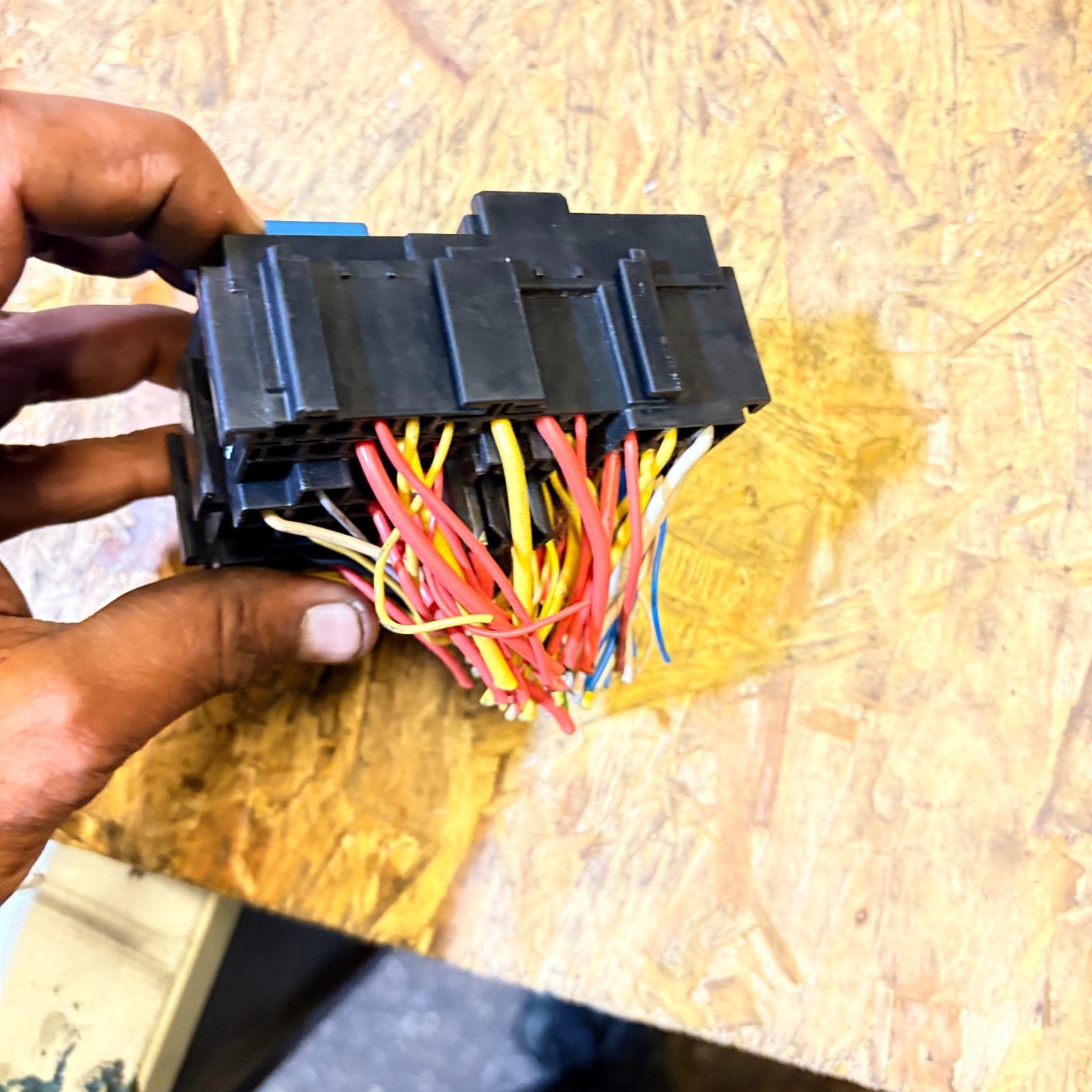 Dacia Logan 2010 Fuse Box & Relay Box (Blade Fuse Panel) | 3 Month Warranty