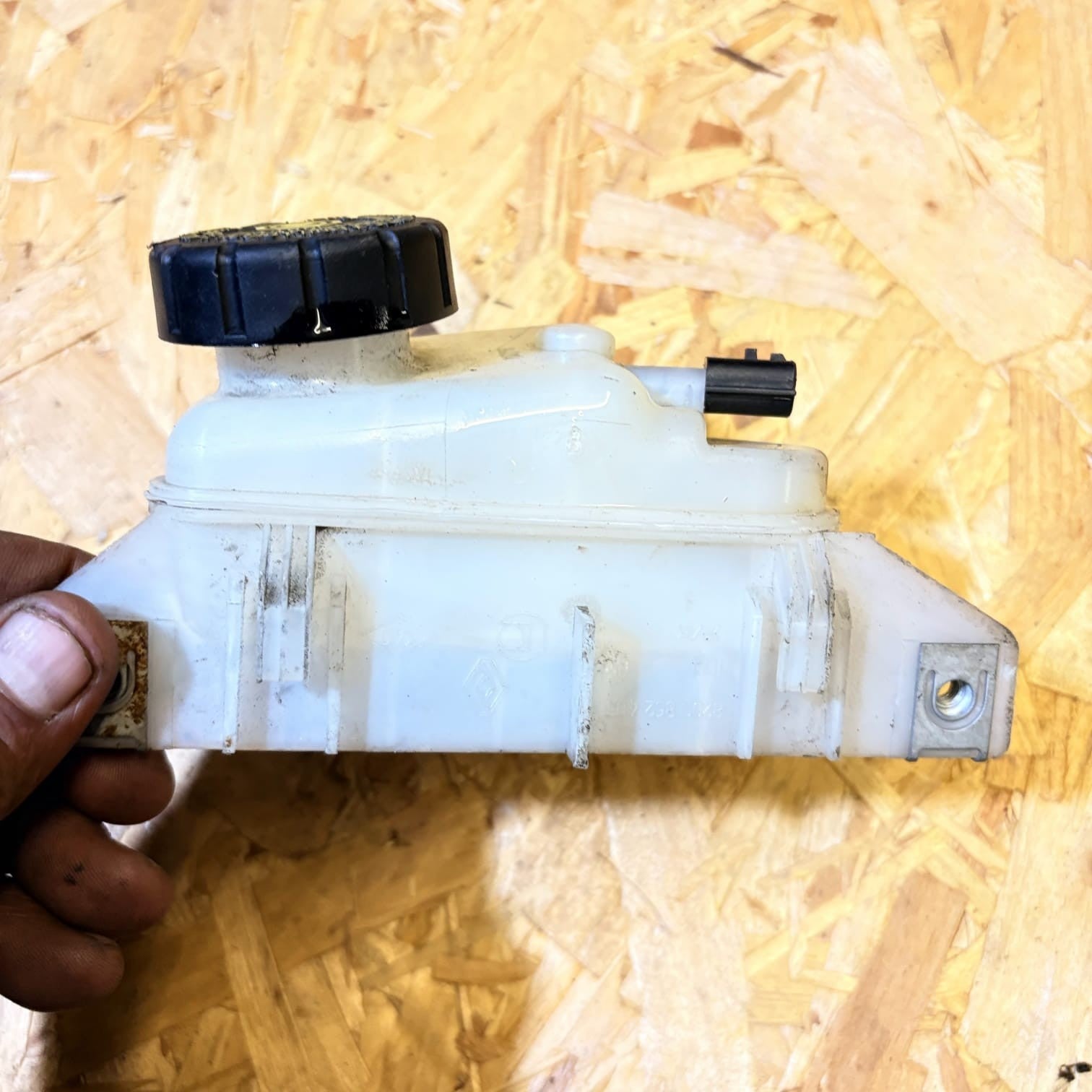 Renault Wind E4M Brake Fluid Reservoir 8200862403 1.10 Petrol 74kw 22318885