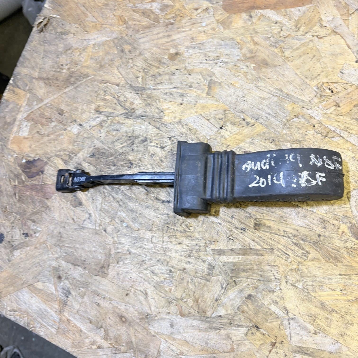 AUDI S4 8W B9 Front Right Door Check Stopper Hinge Limiter 8W0837267 2014 NSF