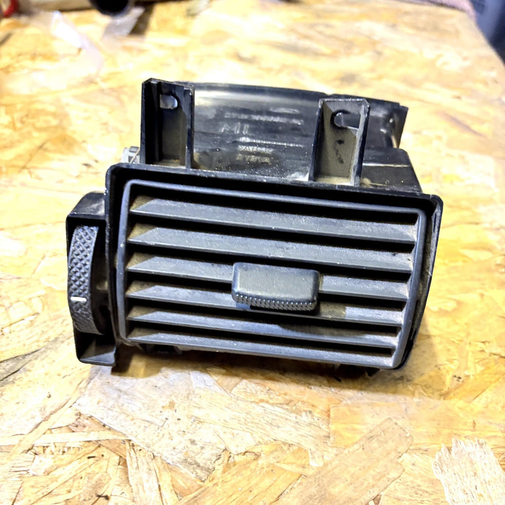 2003 FORD TRANSIT CONNECT MK1 DASH AIR VENT PASSENGER 2T1H19C682AC N/S