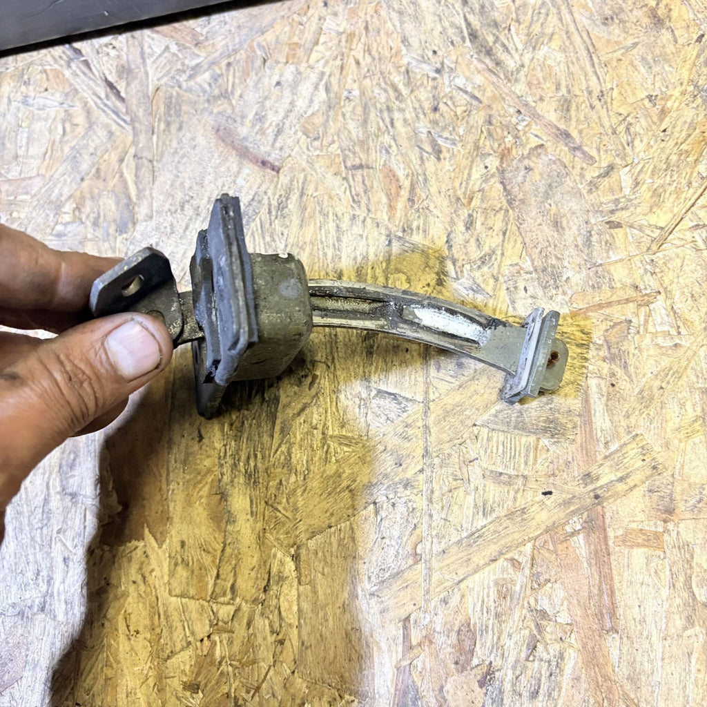 Mercedes-Benz Vito PASSENGER FRONT DOOR SIDE STOPER 2002