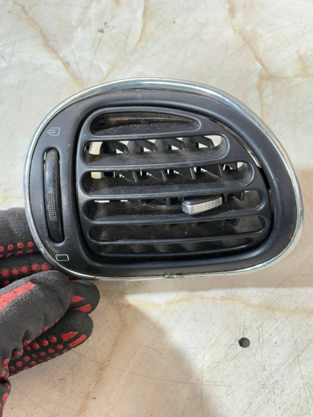 PEUGEOT 206 2004-2007 FRONT PASSENGER SIDE DASHBOARD AIR VENT 9632184877
