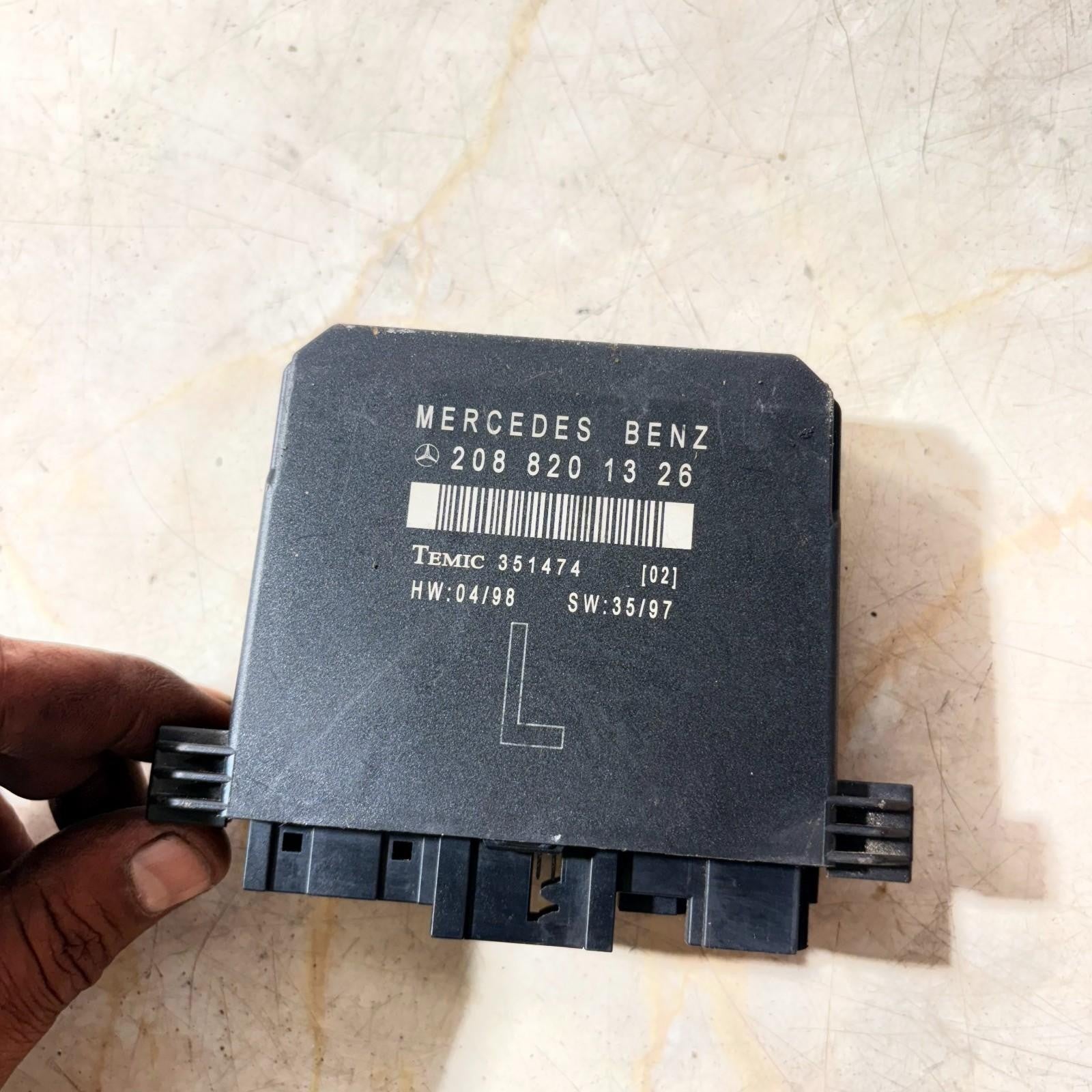 MERCEDES BENZ C250 FRONT LEFT SIDE DOOR CONTROL MODULE ECU 2088201326