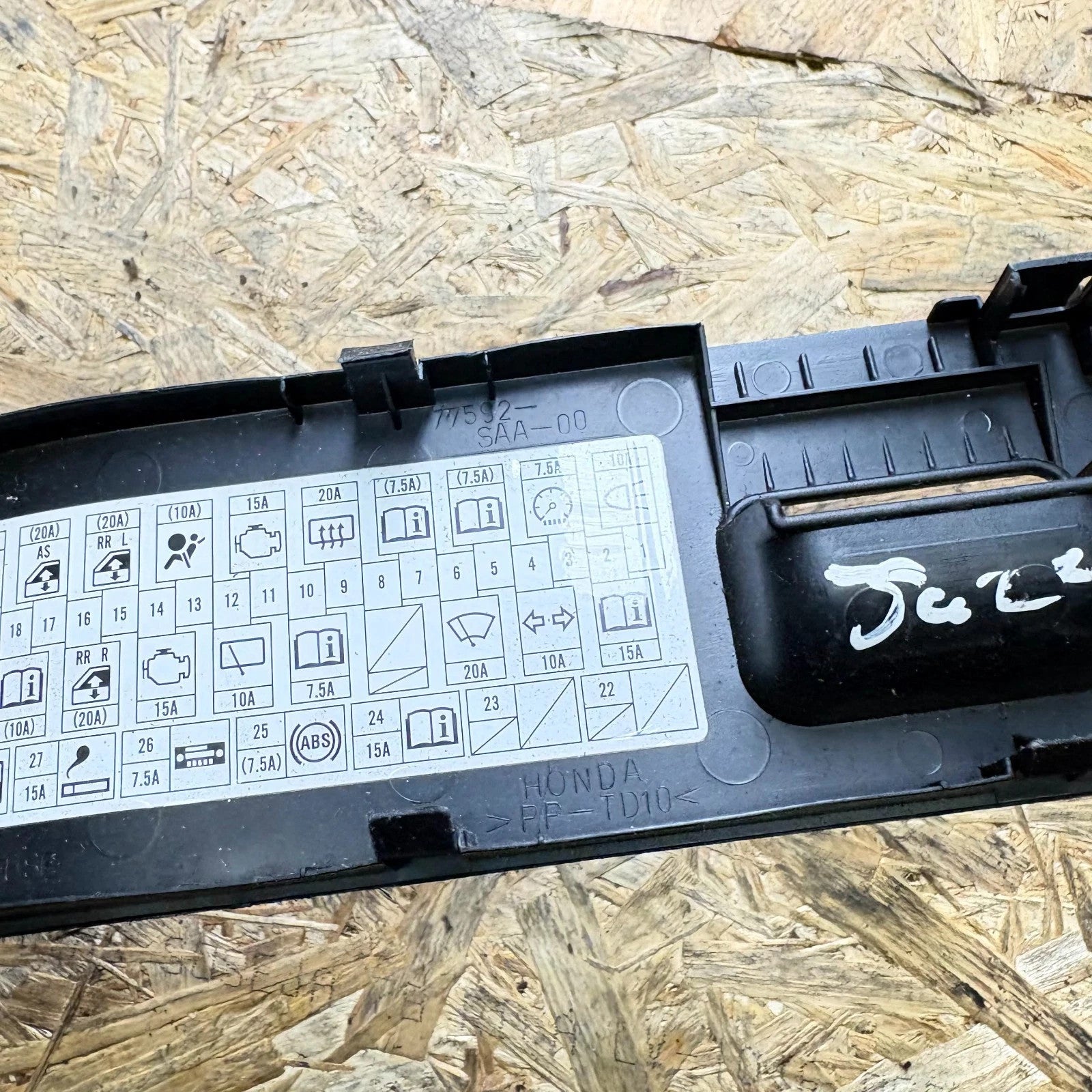 HONDA JAZZ 01-08 INTERIOR DASH FUSE BOX COVER LID BLACK TRIM