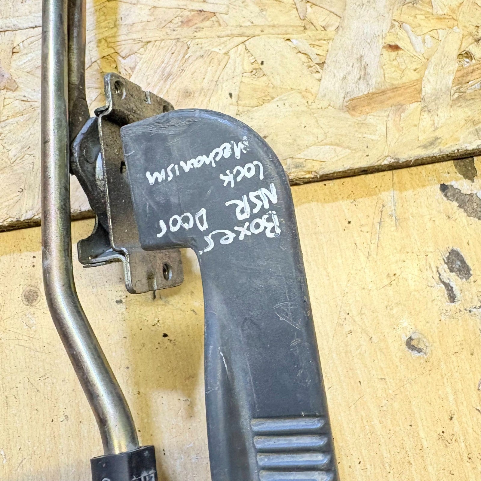 Peugeot BOXER N/S FRONT DOOR LOCK MECHANISM