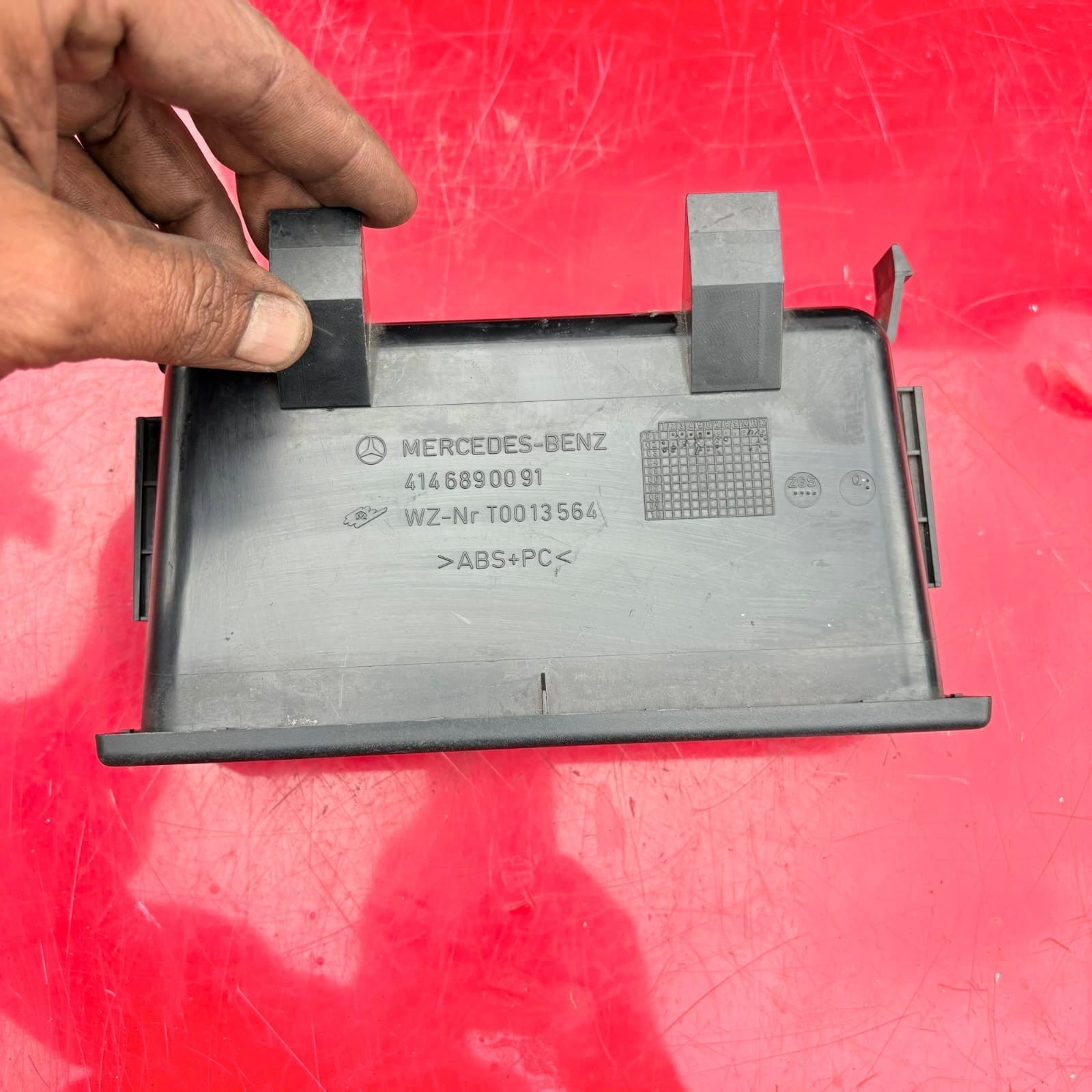 Mercedes Vaneo W414 2nd DIN Storage Box Compartment A4146890091