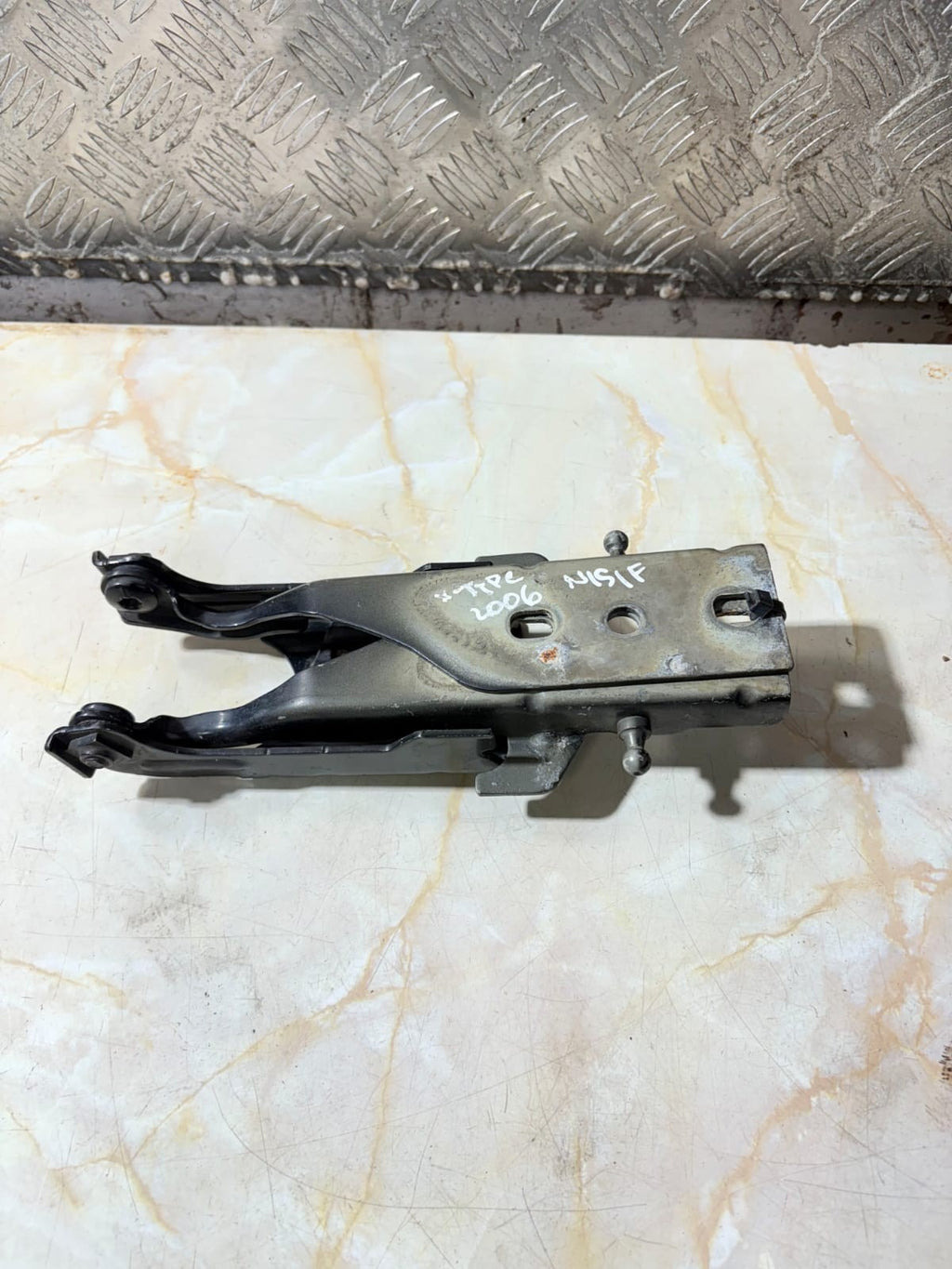 JAGUAR X-TYPE BONNET HINGE FRONT LEFT 1X43-16800-AH 2006