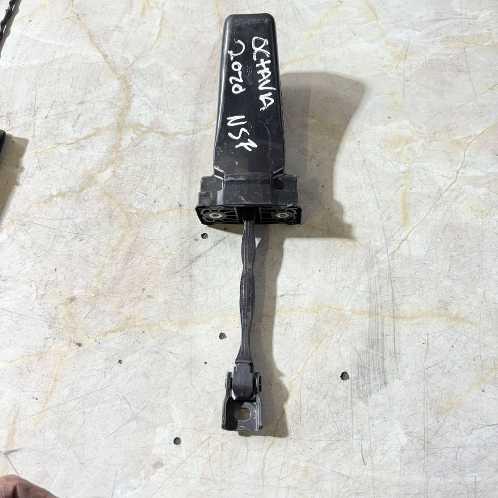 SKODA OCTAVIA MK3 PASSENGER FRONT DOOR CHECK STRAP 5E0837267A NSF