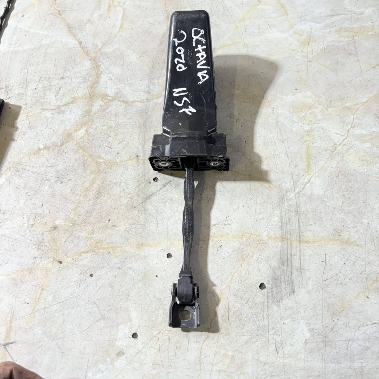 SKODA OCTAVIA MK3 PASSENGER FRONT DOOR CHECK STRAP 5E0837267A NSF