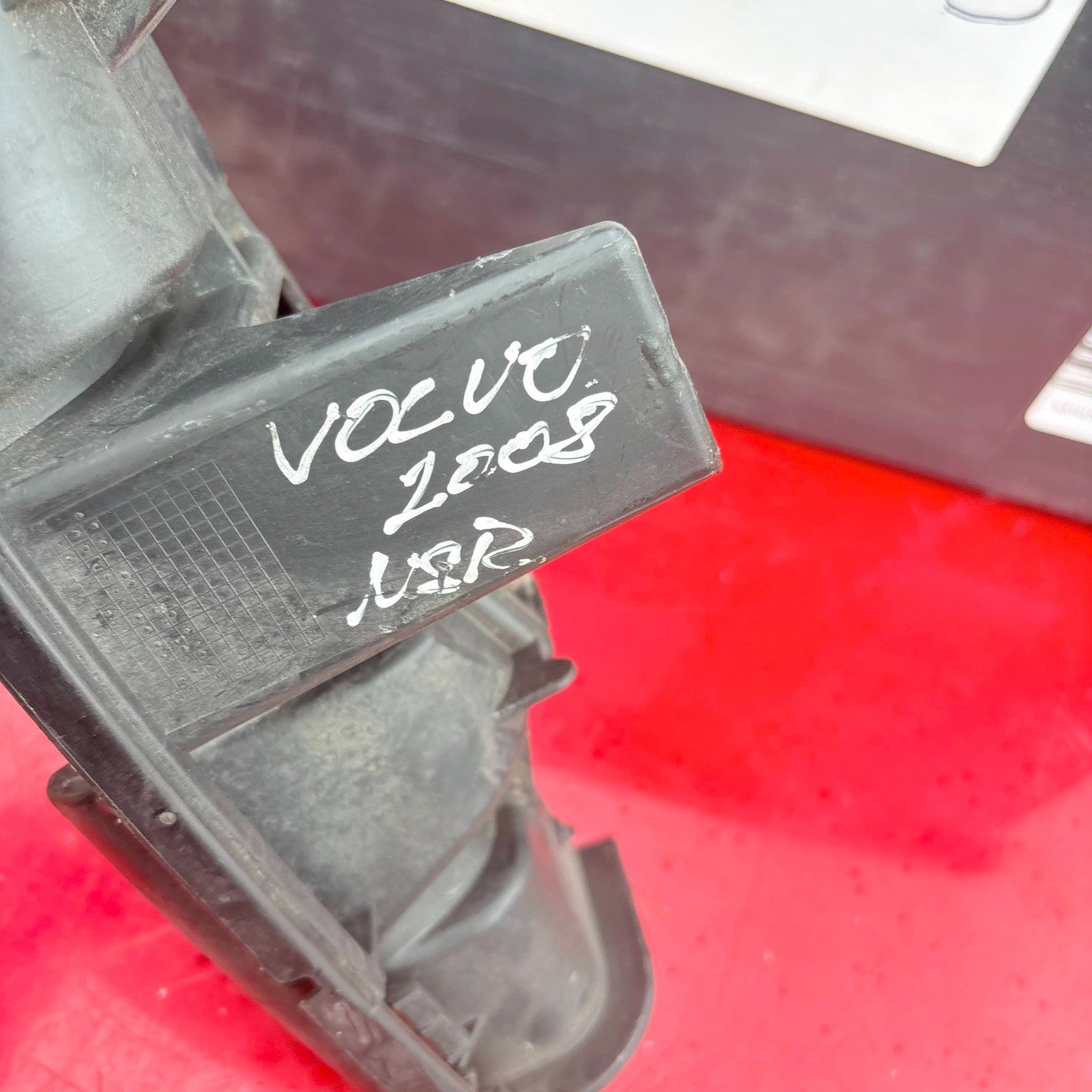 VOLVO Passenger Side Rear Left BUMPER BRACKET 30657218