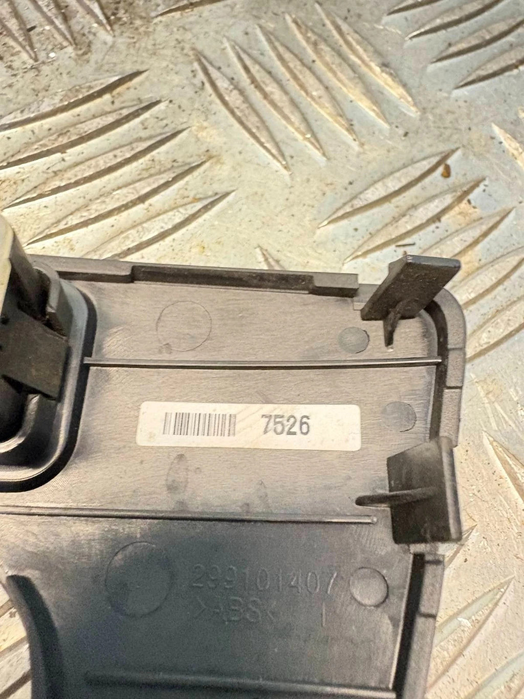 CHEVROLET SPARK 2013-2015 AUX USB INPUT SOCKET PANEL 299101407 .