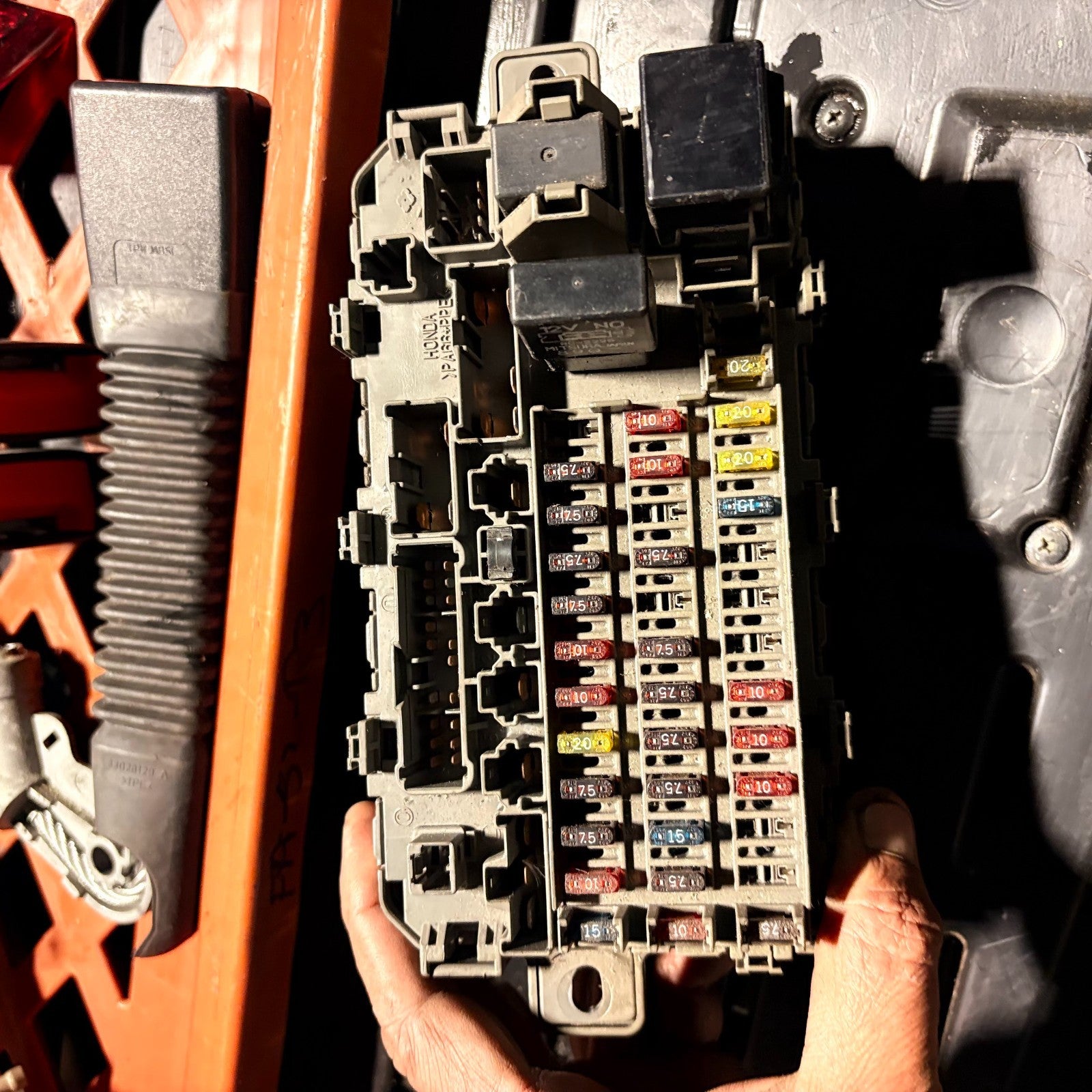 Honda Civic 95-00/CR-V 97-01 Fuse Box/ICU 38600-S04-G1 Mitsuba