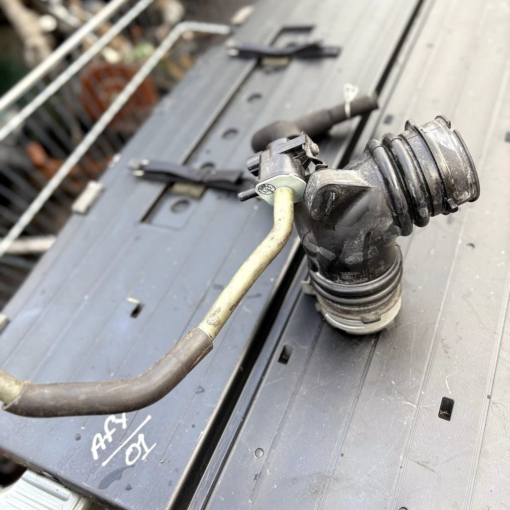 TOYOTA YARIS MK3 XP13 11-14 1.0 PETROL AIR CLEANER INTAKE HOSE PIPE 17880-0Y030