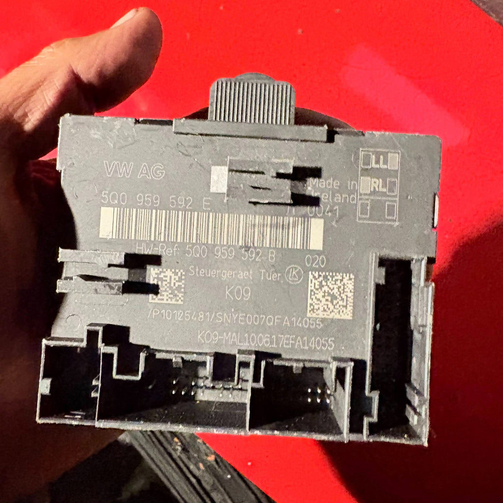 VOLKSWAGEN/AUDI X3 2017 DOOR CONTROL MODULE 5Q0959592E