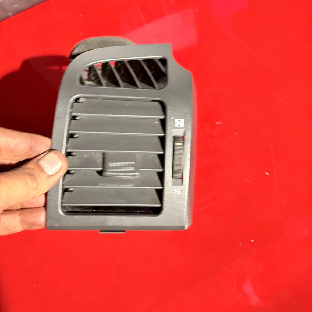 2010 CHEVROLET CAPTIVA DASHBOARD AIR VENT FRONT RIGHT DRIVER SIDE