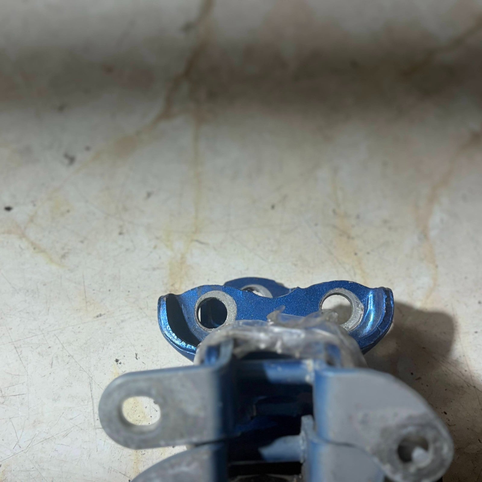 TOYOTA YARIS 2011-2019 PASSENGER REAR LEFT PAIR OF DOOR HINGES