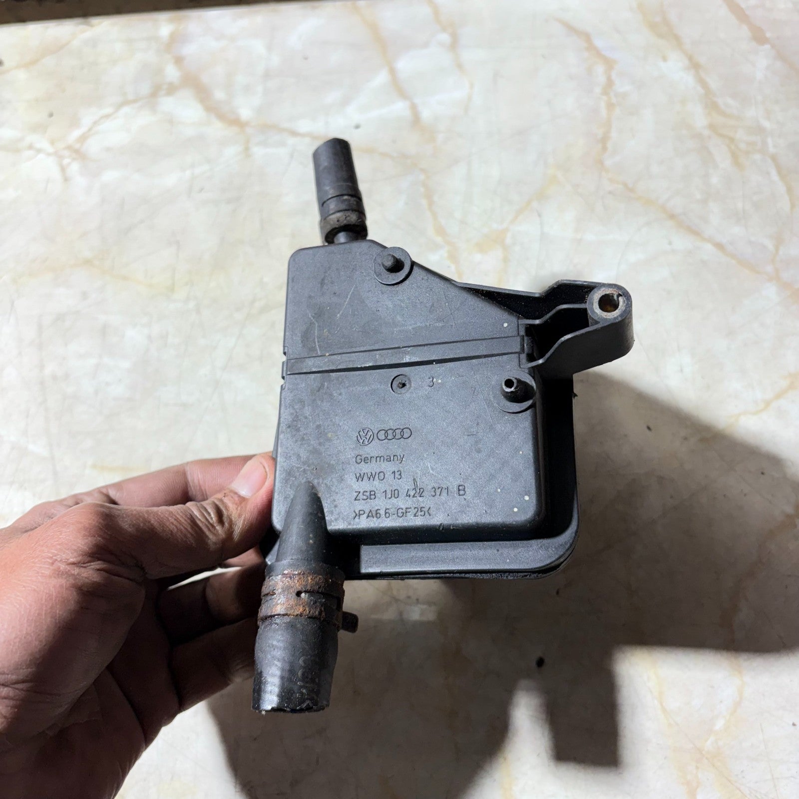 Audi A3/S3 8L 1997-2000 Power Steering Fluid Reservoir Tank 1J0422371B
