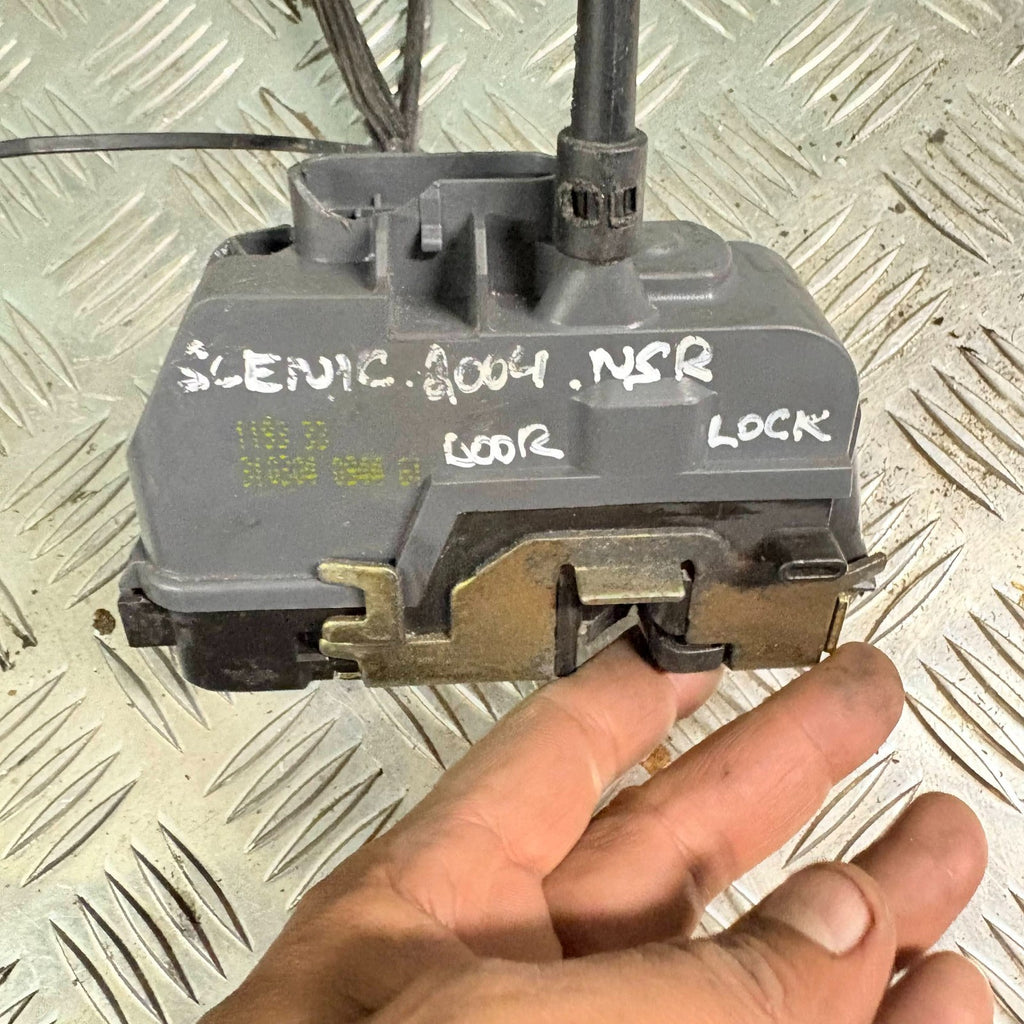 RENAULT SCENIC 2003-209 NSR PASSENGER REAR LEFT SIDE DOOR LOCK CATCH