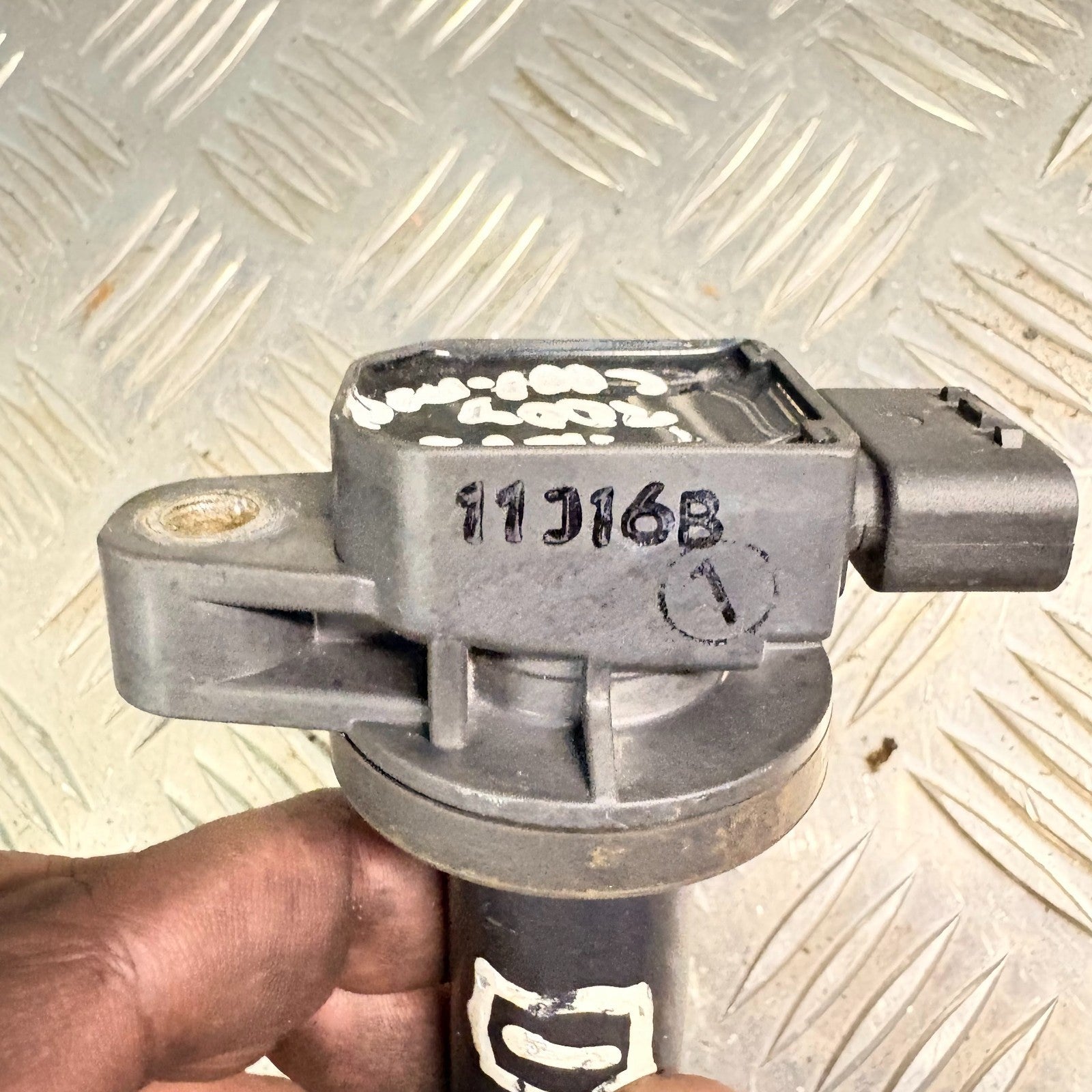 2004 TOYOTA YARIS IGNITION COIL 90080-19021