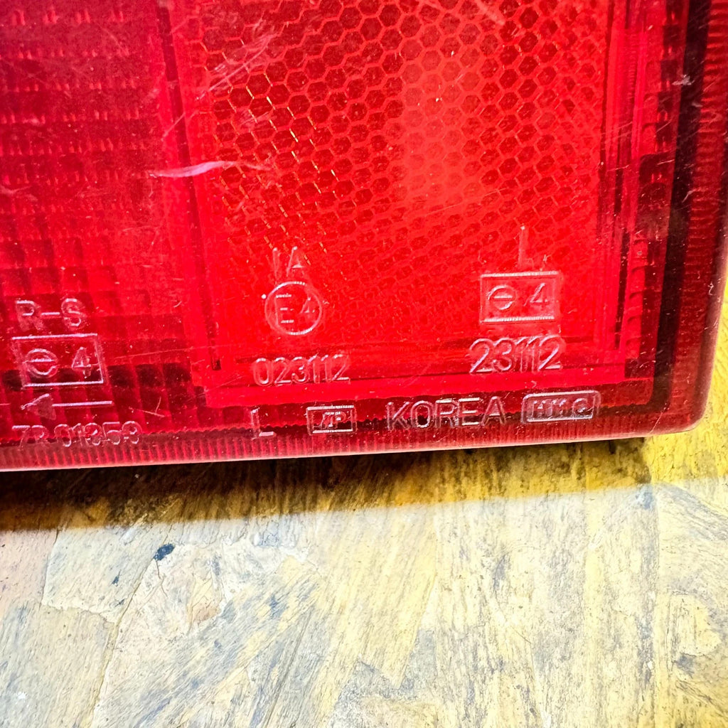 1988-1993 HYUNDAI SONATA REAR RIGHT SIDE TAIL LIGHT