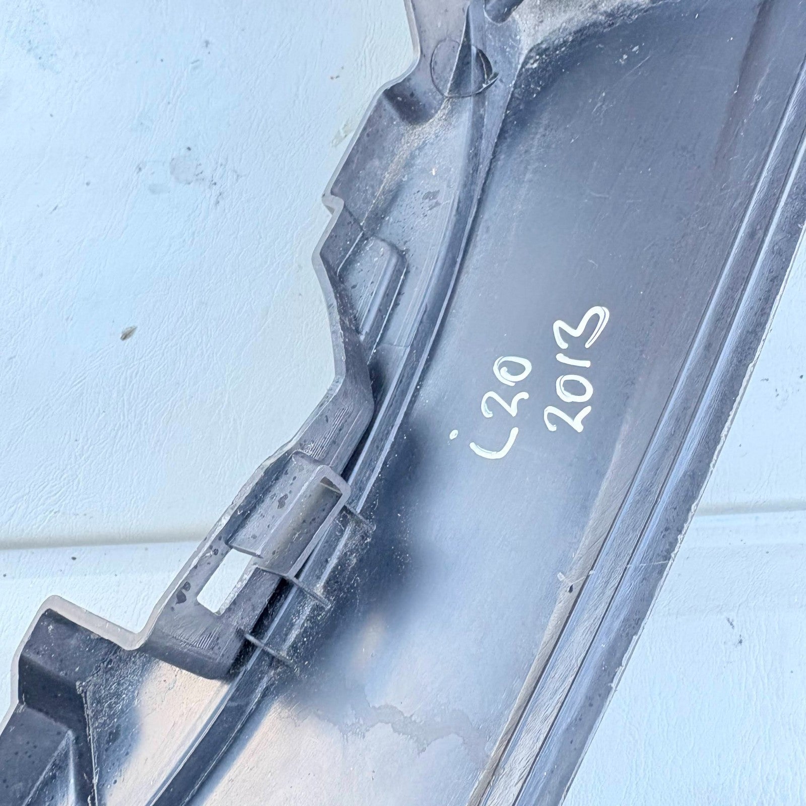 HYUNDAI I20 PB 2008-2014 CENTER CONSOLE CUP HOLDER ARM REST TRIM PANEL