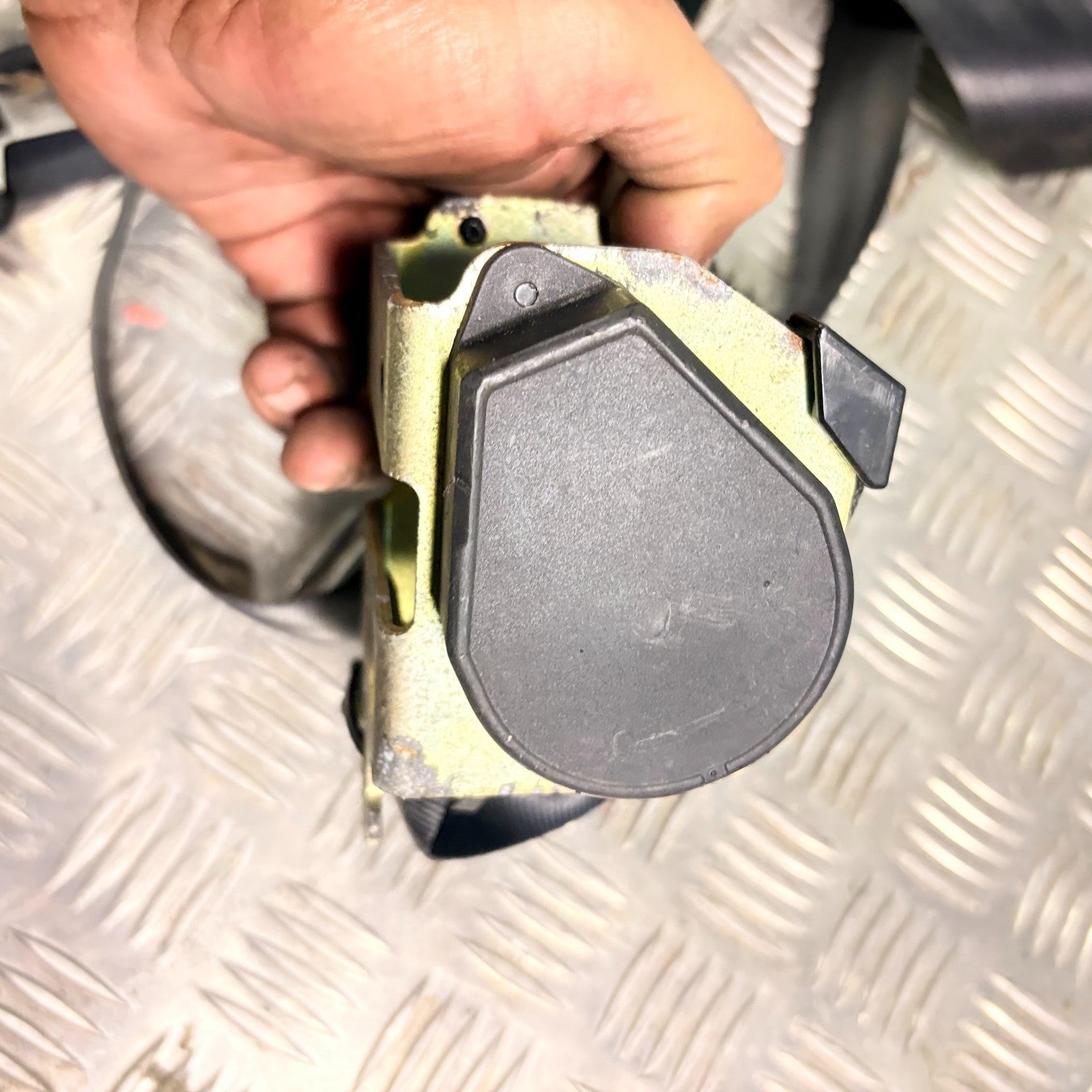 PEUGEOT 307 CC CONVERTIBLE REAR LEFT SEAT BELT NSR 2003-2008 041063