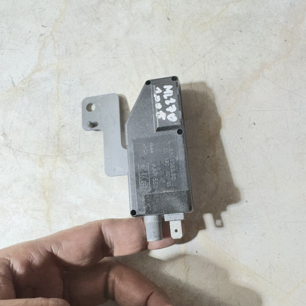 Mercedes ML Class W163 2001-2005 Rear Radio Aerial Antenna Amplifier 1838200089