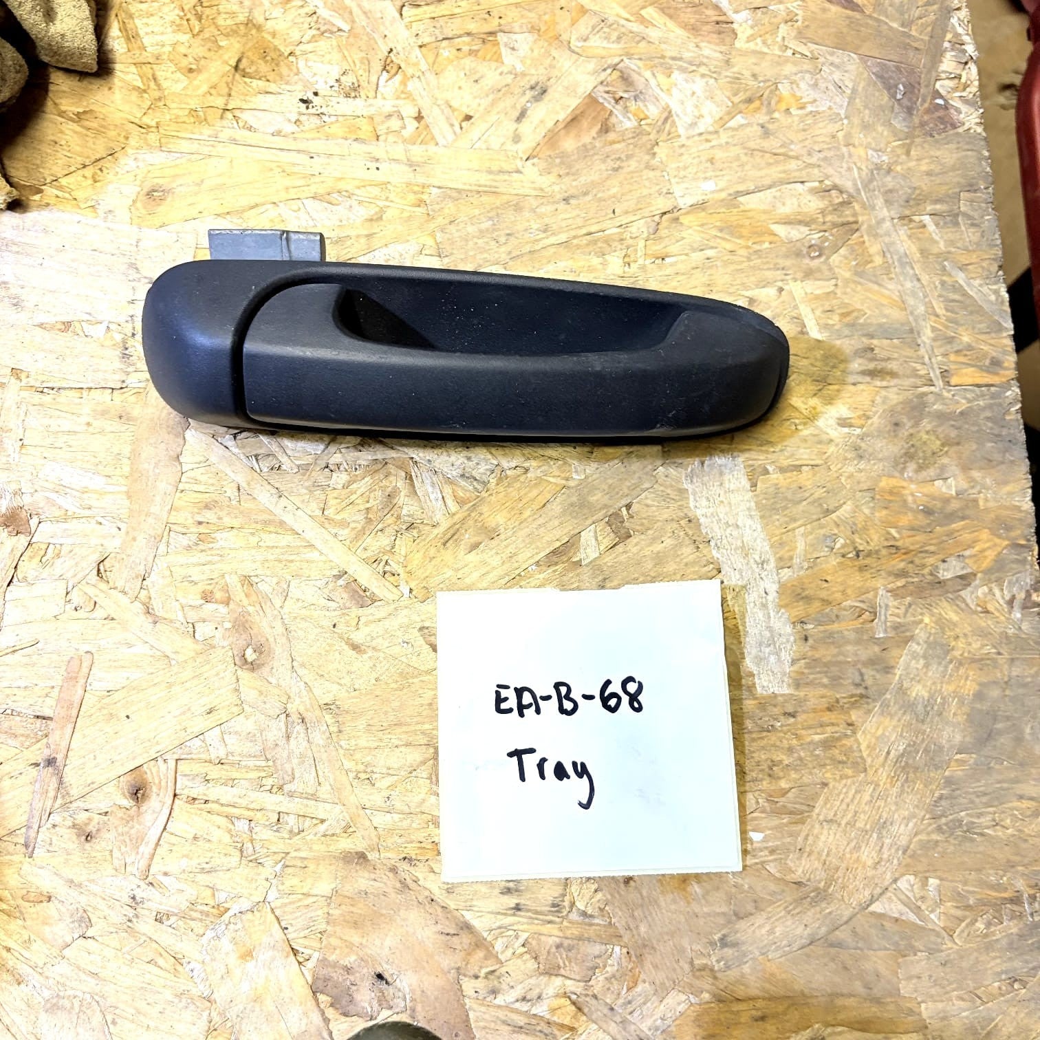 JEEP KJ CHEROKEE LIBERTY DOOR HANDLE DRIVER REAR 55360334