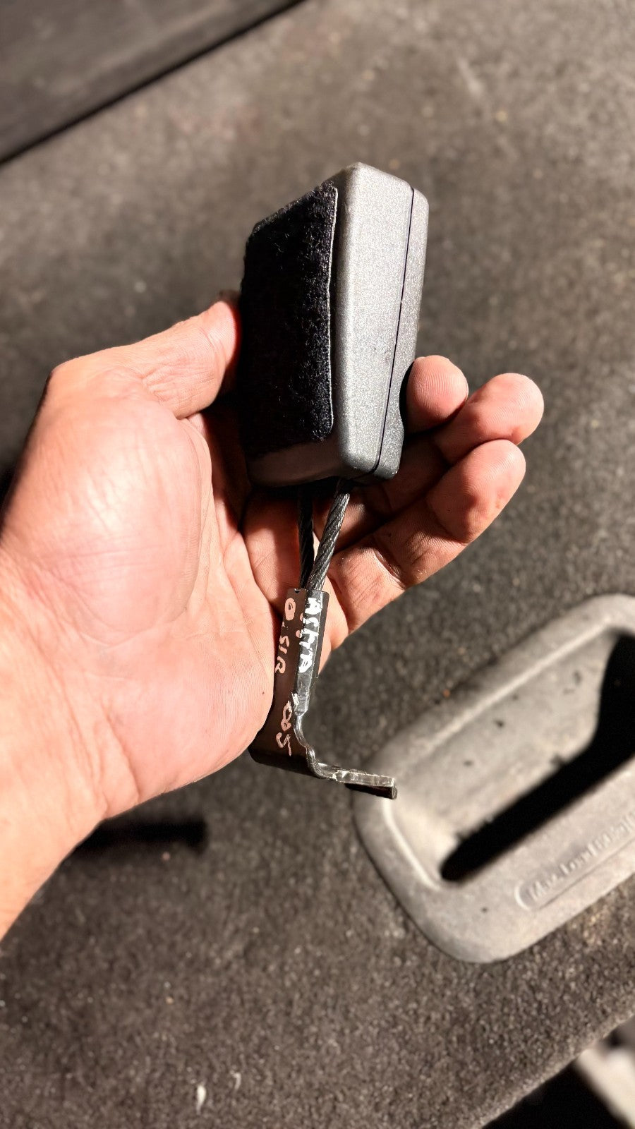 Vauxhall Astra H Mk5 2004-2010 Rear Right Seat Belt Buckle 13128869 40-126-6978