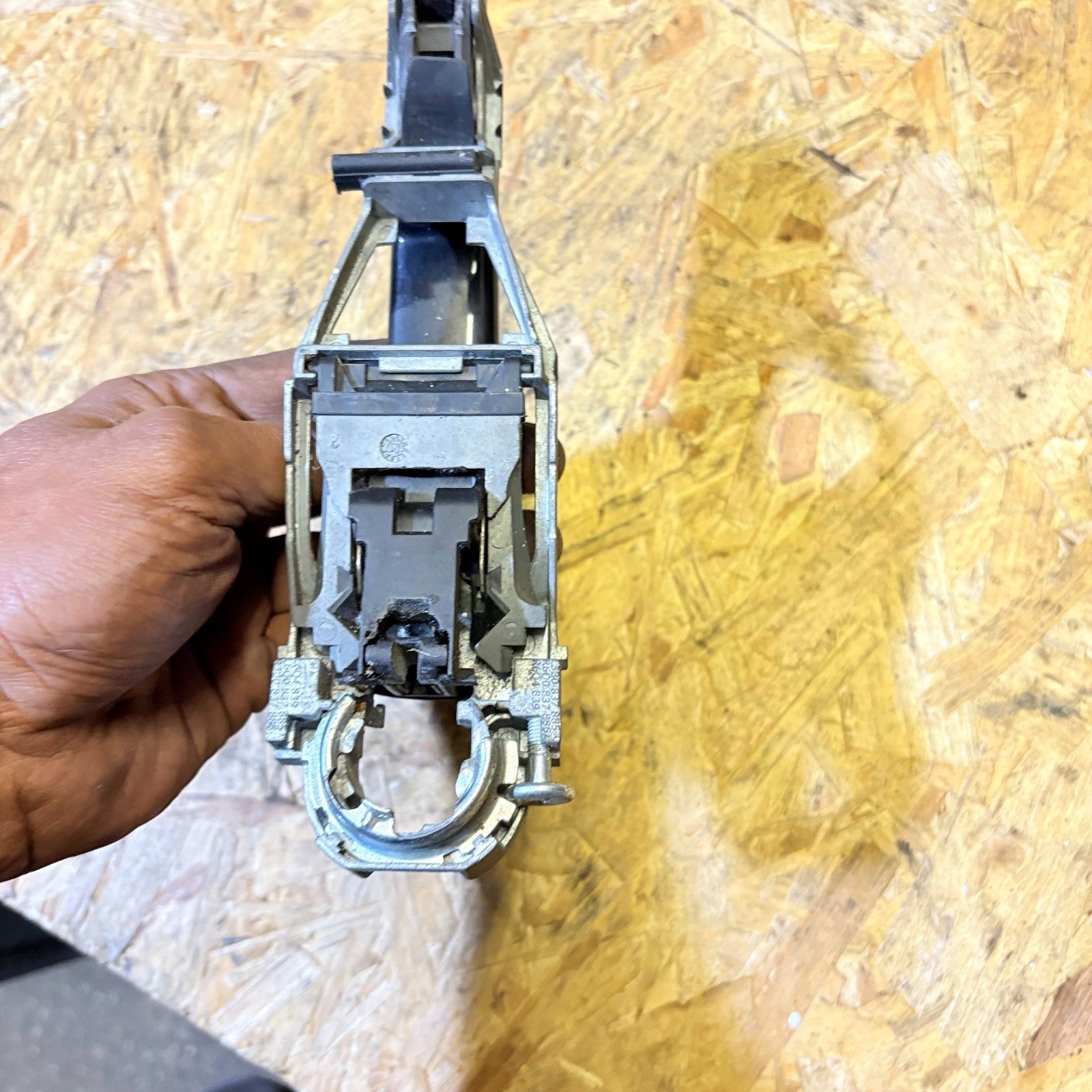 VOLKSWAGEN POLO 2012 EXTERIOR DOOR HANDLE FRONT RIGHT DRIVER SIDE