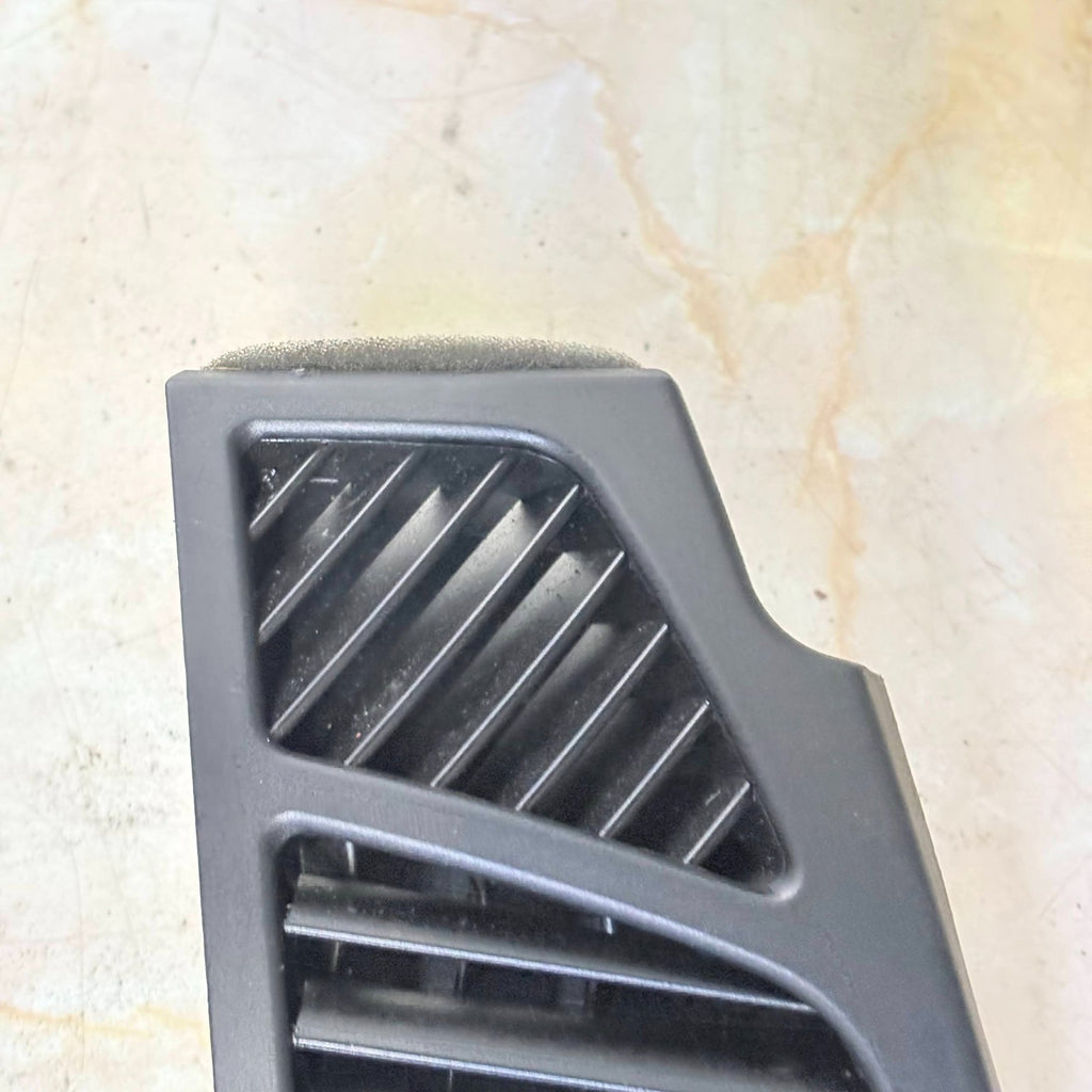 BMW D11 R 2011 Front Dash Air Vent Grille Driver Side 7059188
