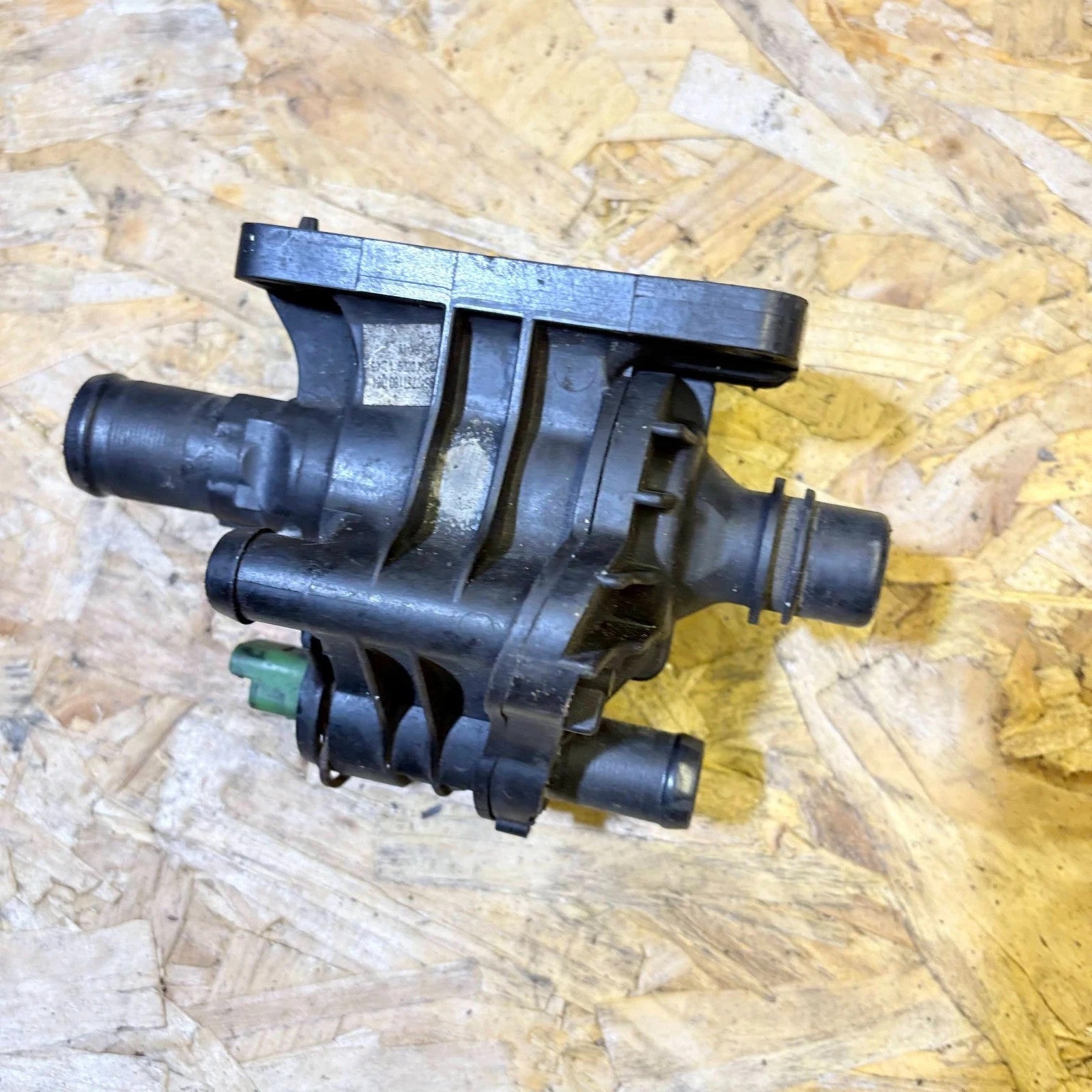 30711526 3M5Q8A586AC Volvo C30 S40 V50 S80 V70 1.6D Thermostat Housing 2005-10