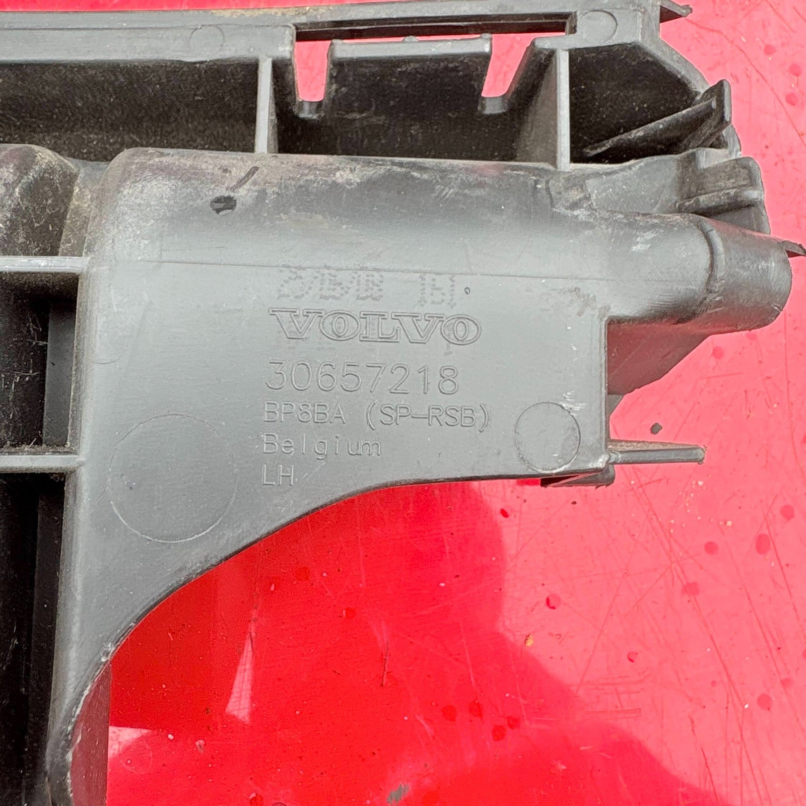 VOLVO Passenger Side Rear Left BUMPER BRACKET 30657218