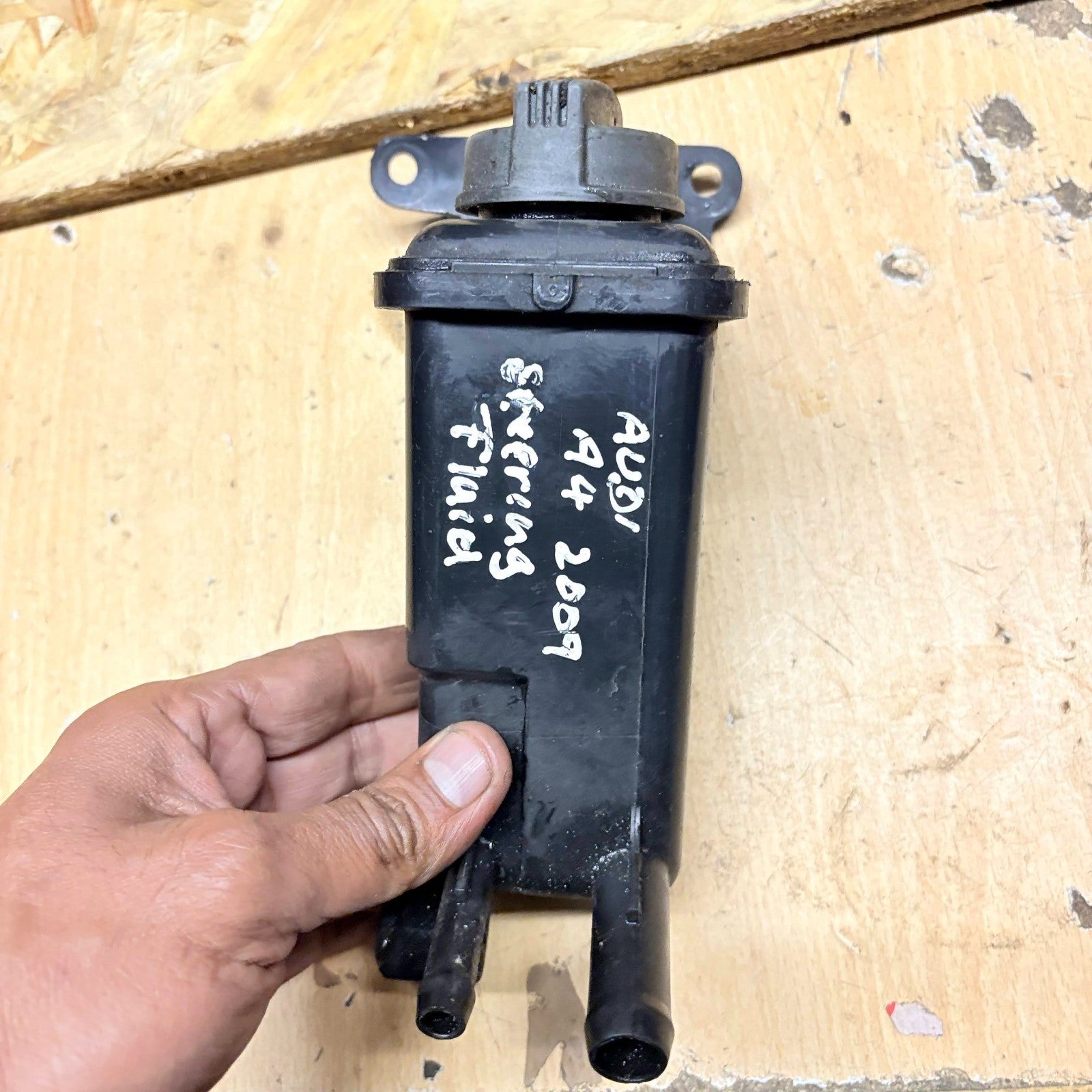Audi A4 2009 Power steering fluid tank reservoir 8E0422373B