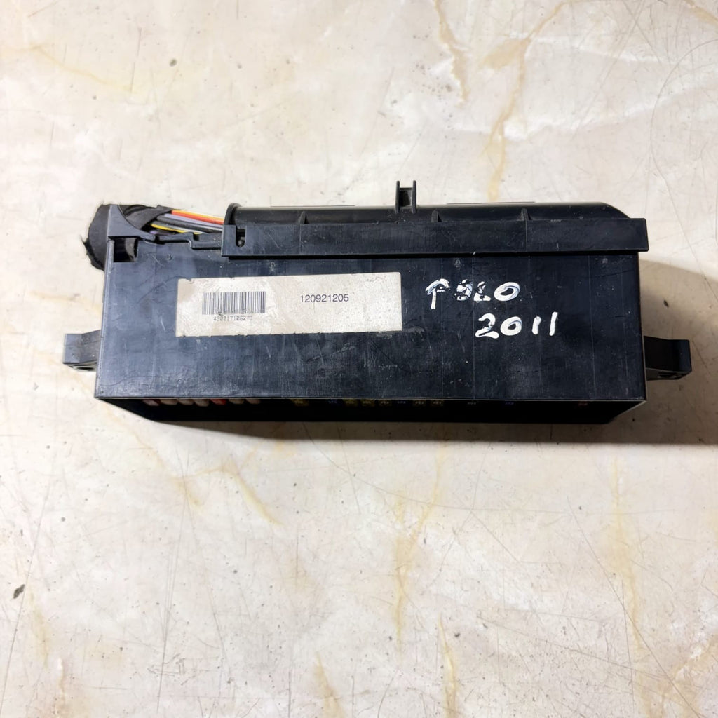2011 VOLKSWAGEN POLO FUSE BOX 120921205