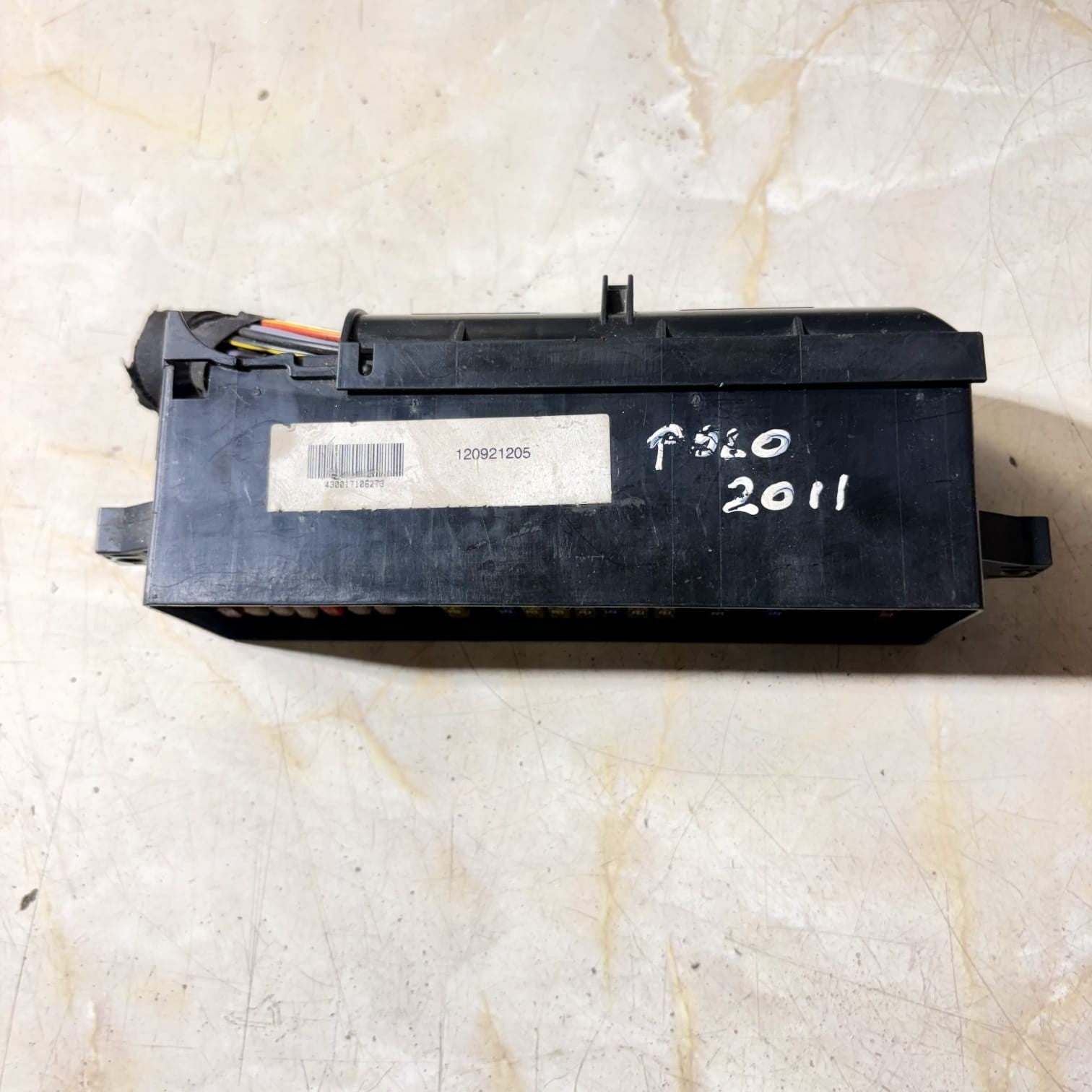 2011 VOLKSWAGEN POLO FUSE BOX 120921205
