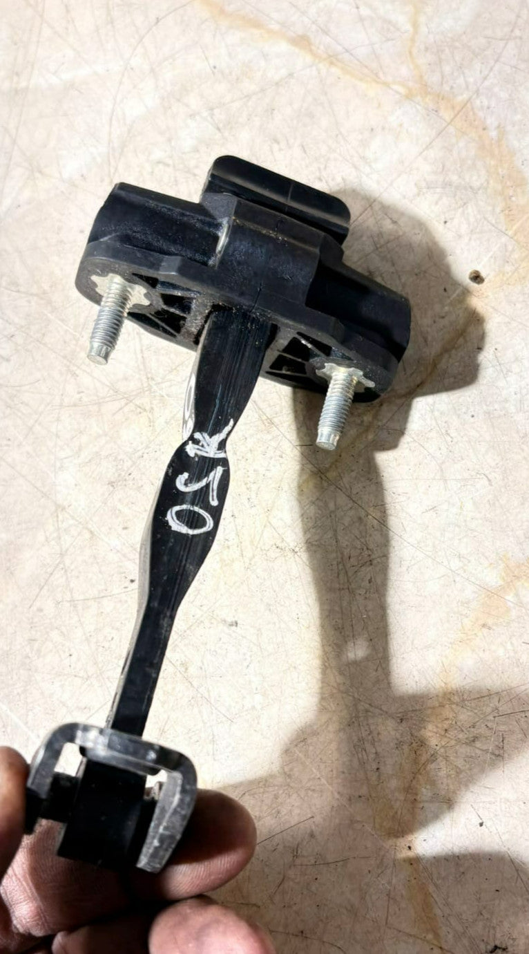 2014 Ford Fiesta Driver Rear Door Limiter 31299810 1.60 28731444 OSR