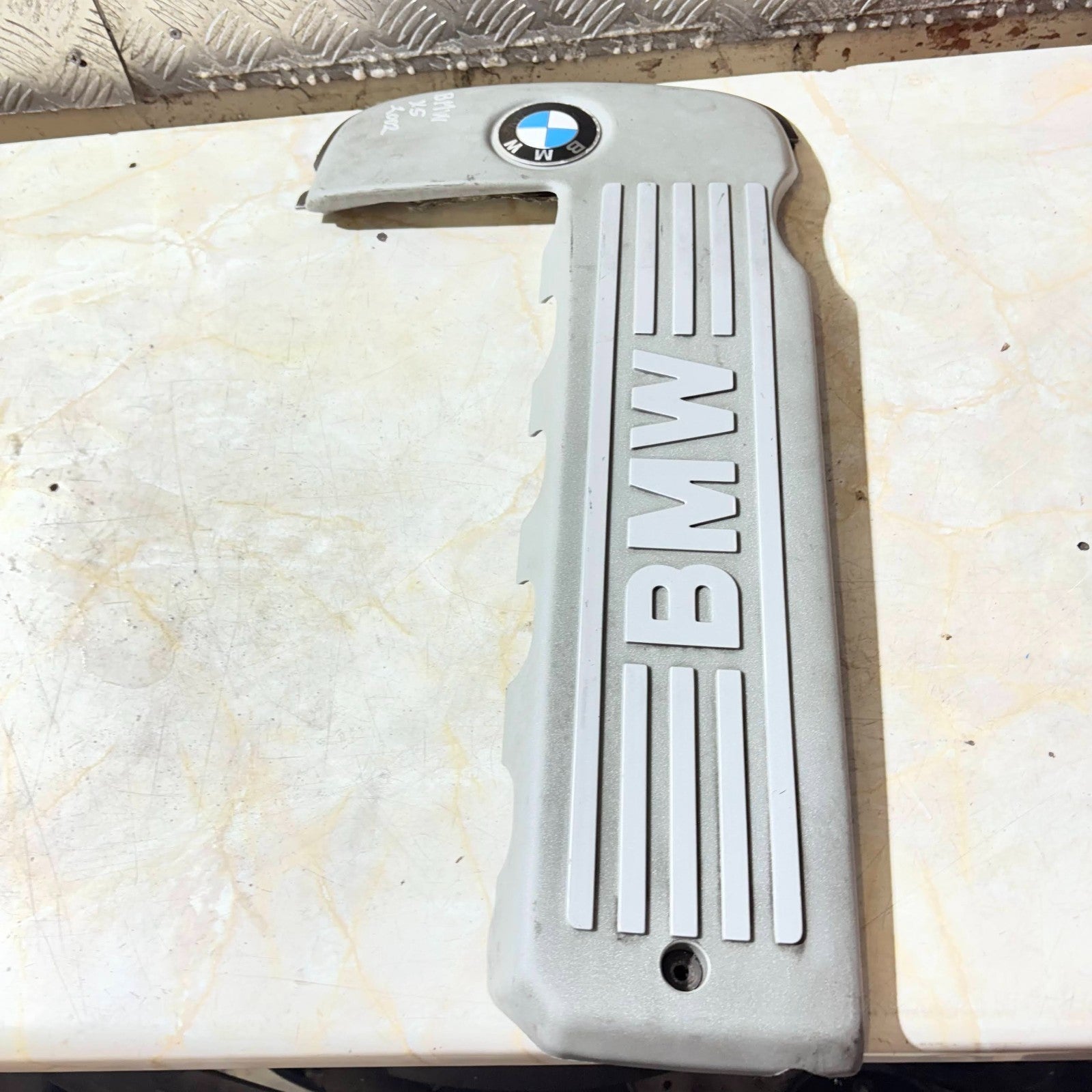 BMW X5 E53 3.0i M54 Engine Cover/Cylinder Head Top Cover 2000-2006
