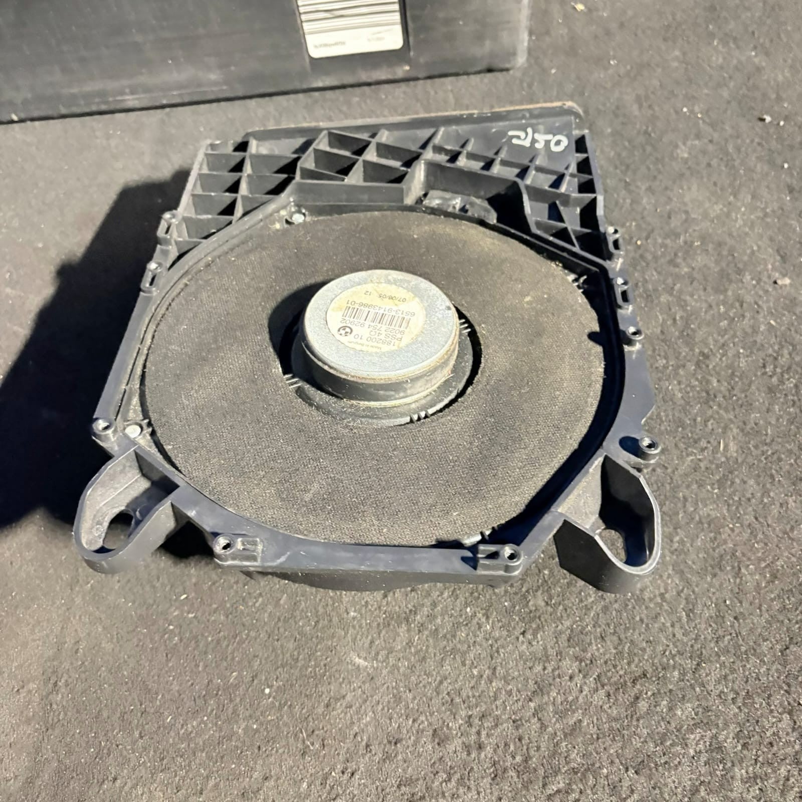BMW 3 E90/E91 E9x Right Underseat Subwoofer Speaker 4Ω 65139143986 up to 03/2009