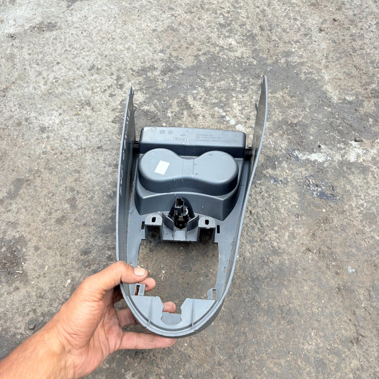 RENAULT TWINGO II CN0 2007-2014 GEARSTICK SURROUND 12V SOCKET 8200455794