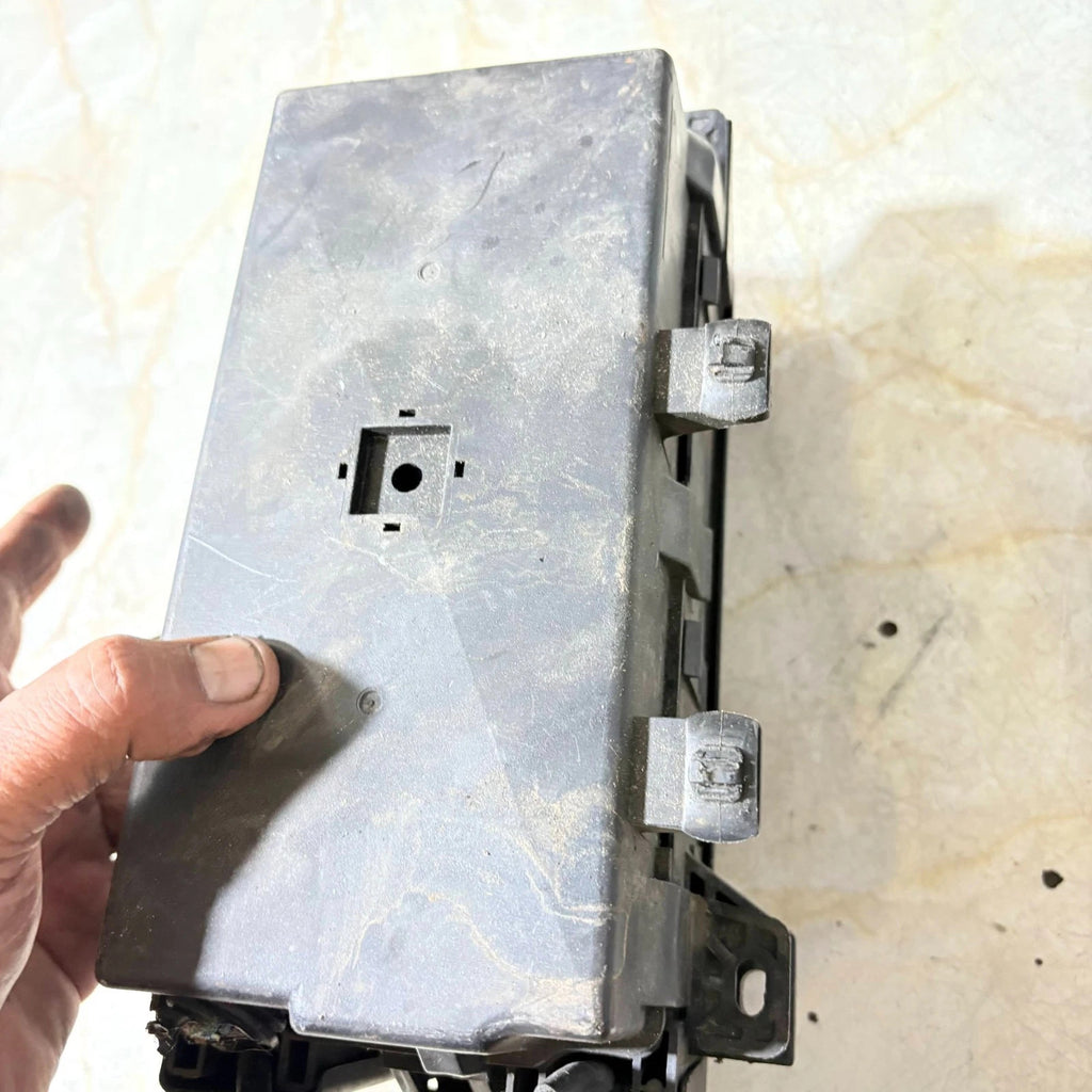 Kia Sorento 2.5 CRDi 2002-2009 Engine Bay Fuse & Relay Box 91160-3E070