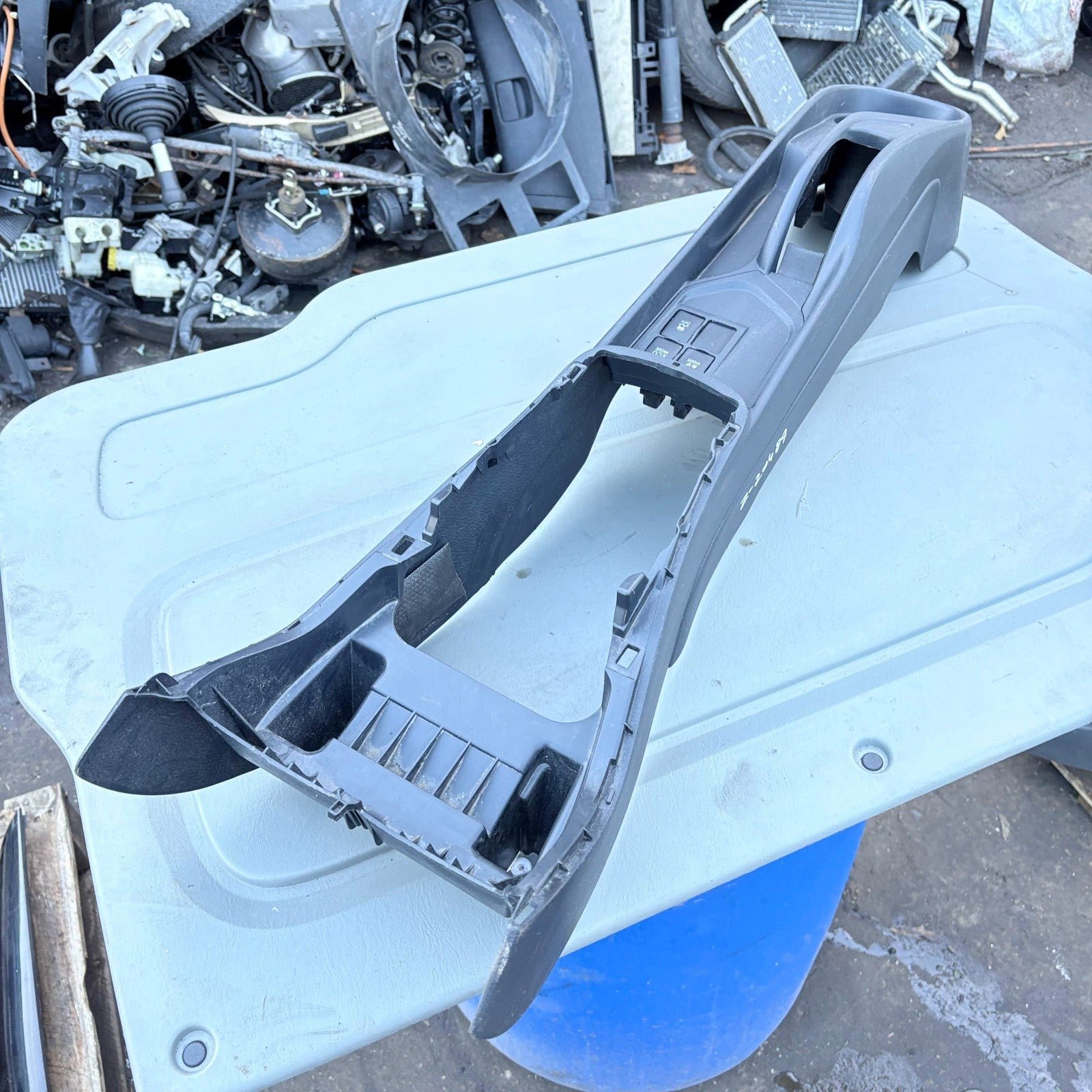 TOYOTA YARIS MK3 XP130 2011-2019 CENTRE CONSOLE CUP HOLDER 589100D290