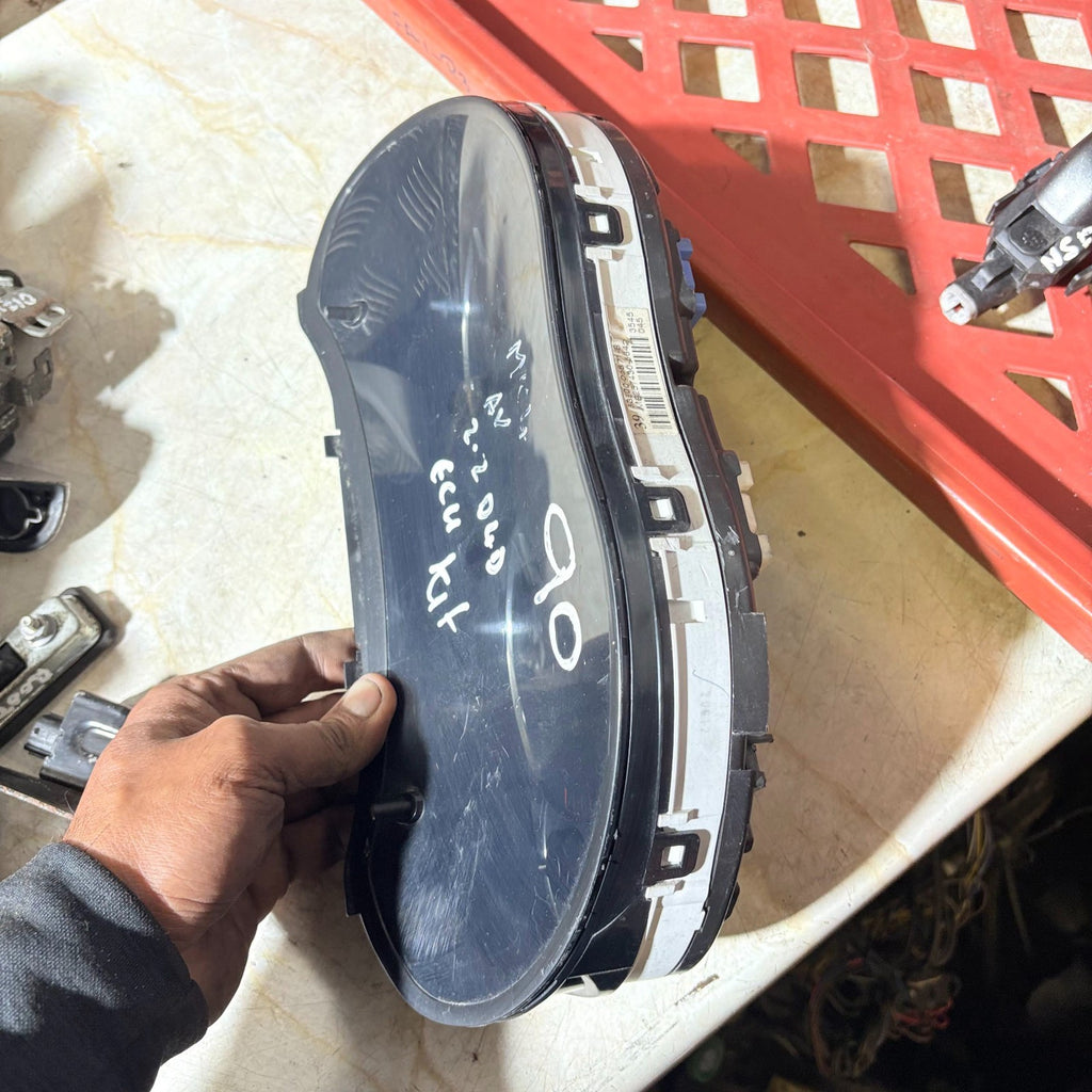 Toyota Avensis T25 2.2 D-4D Speedometer Instrument Cluster MB257430-5642