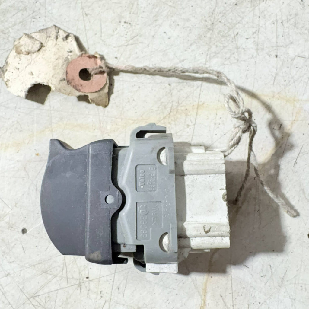 28082-02 Renault Scenic Mk2 Rear Electric Window Switch 6 Pin 28082-01