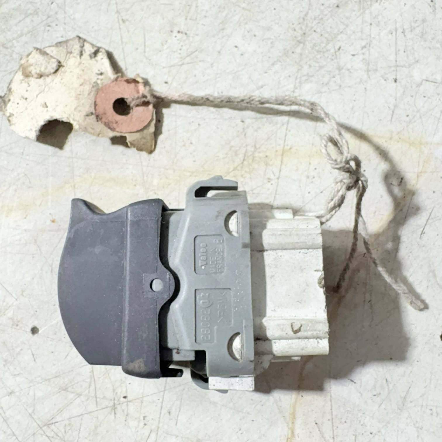 28082-02 Renault Scenic Mk2 Rear Electric Window Switch 6 Pin 28082-01